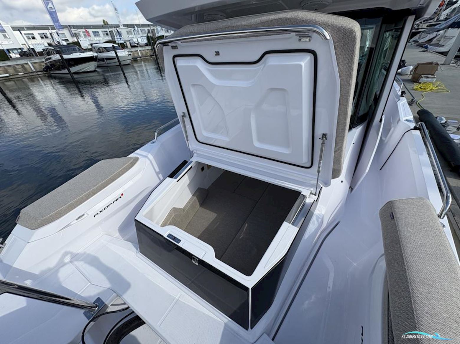 AXOPAR 29 Cross Cabin