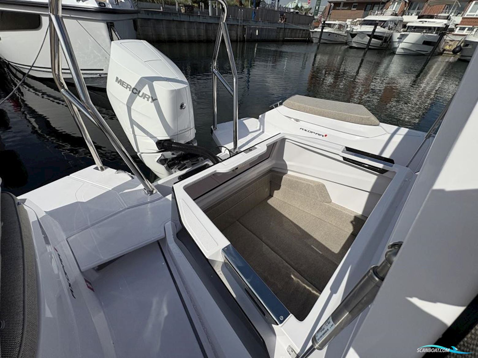 AXOPAR 29 Cross Cabin