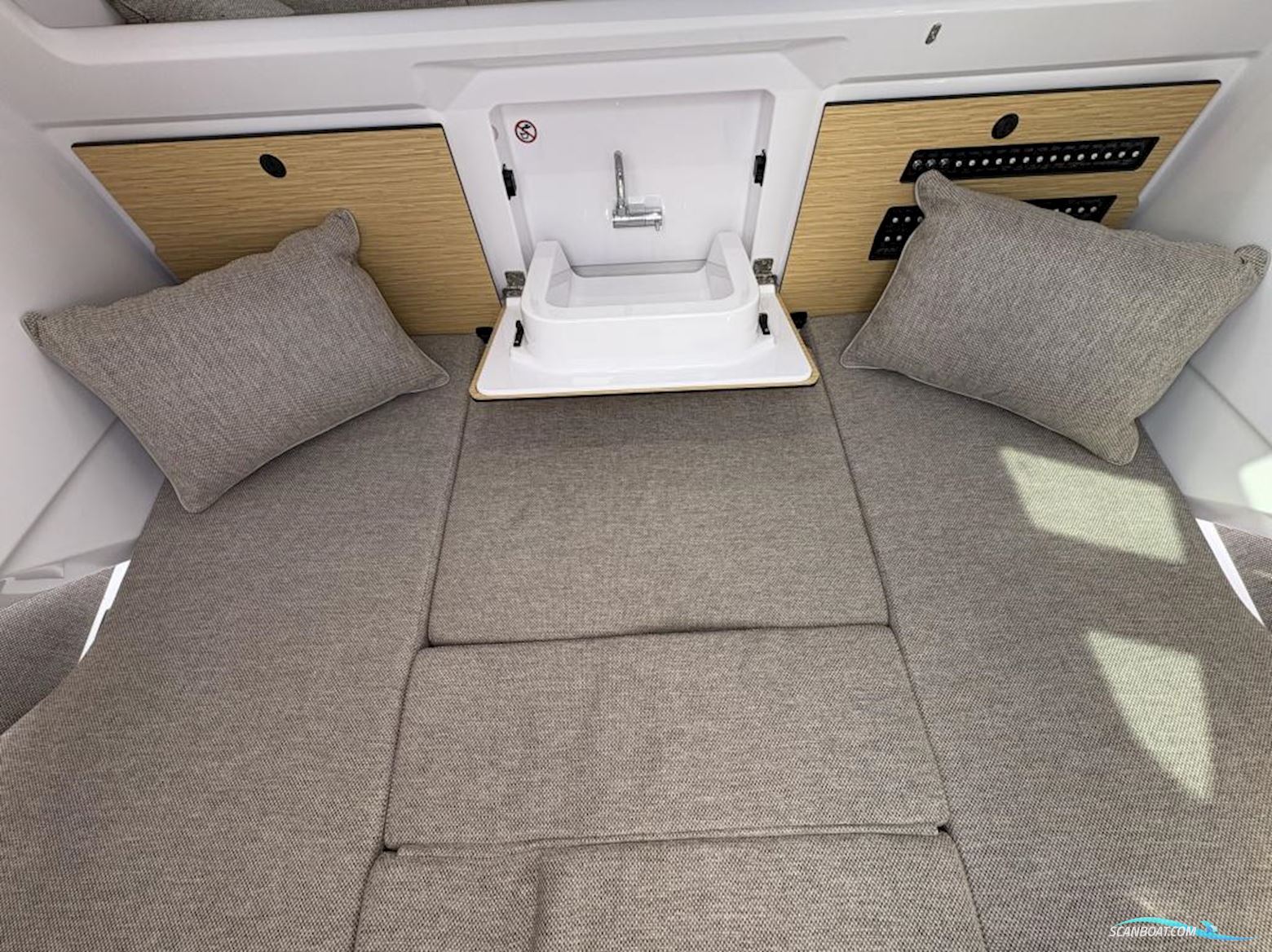 AXOPAR 29 Cross Cabin