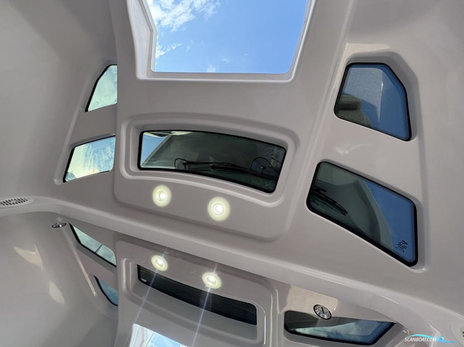 AXOPAR 29 Cross Cabin