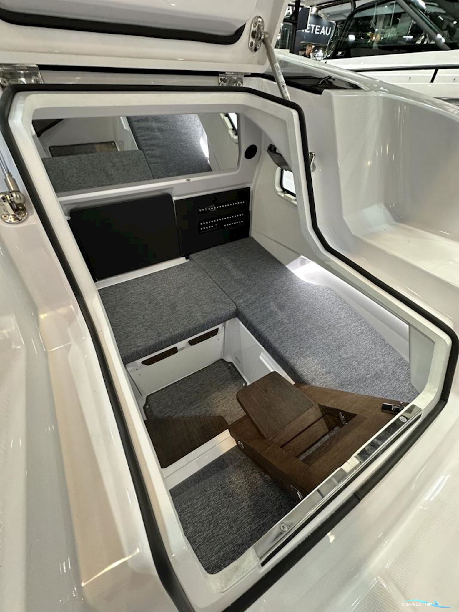 AXOPAR 29 Cross Cabin