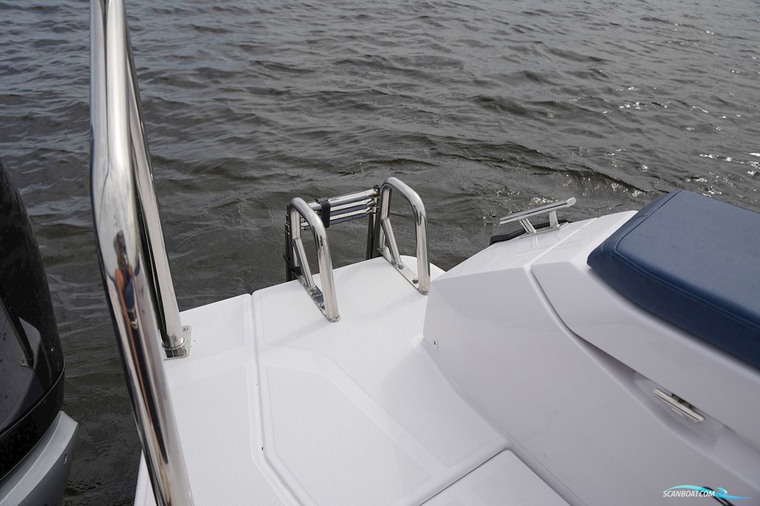 AXOPAR 29 XC Cross Cabin