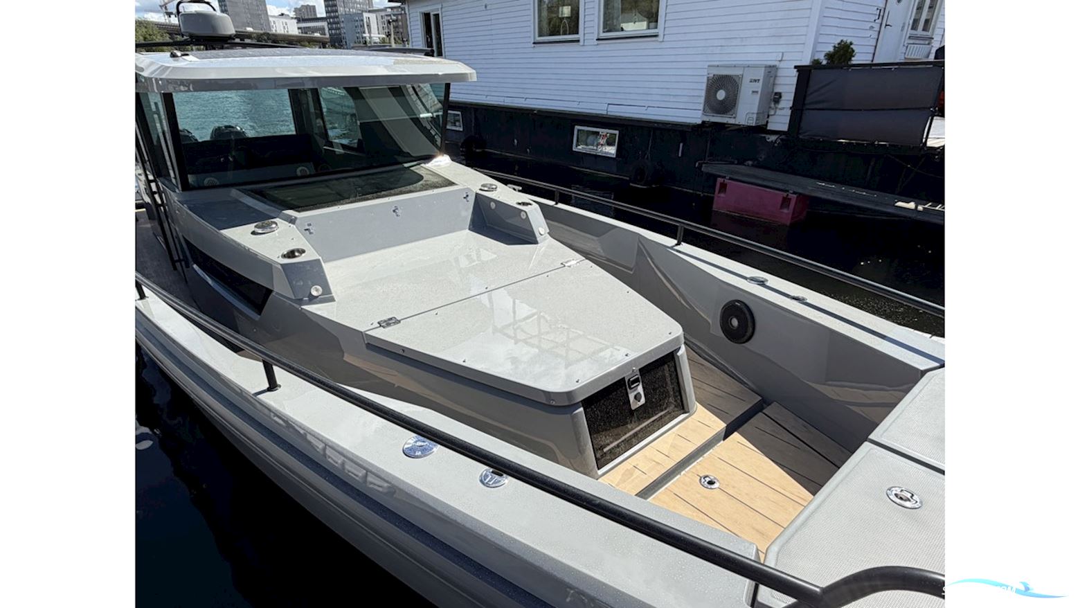 Axopar 37 Aft Cabin