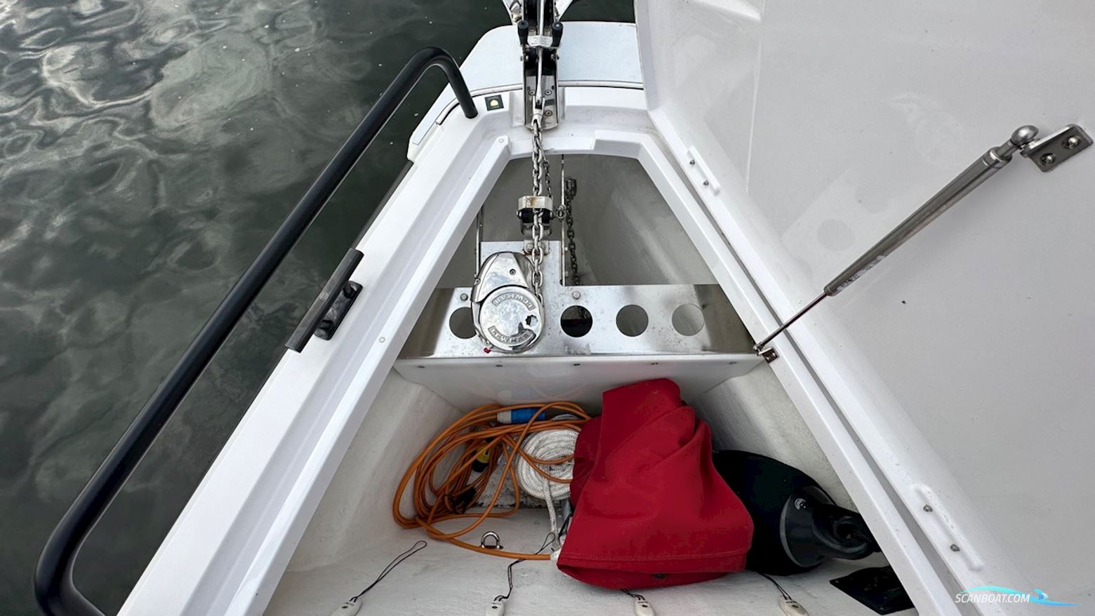 AXOPAR 37 Cabin