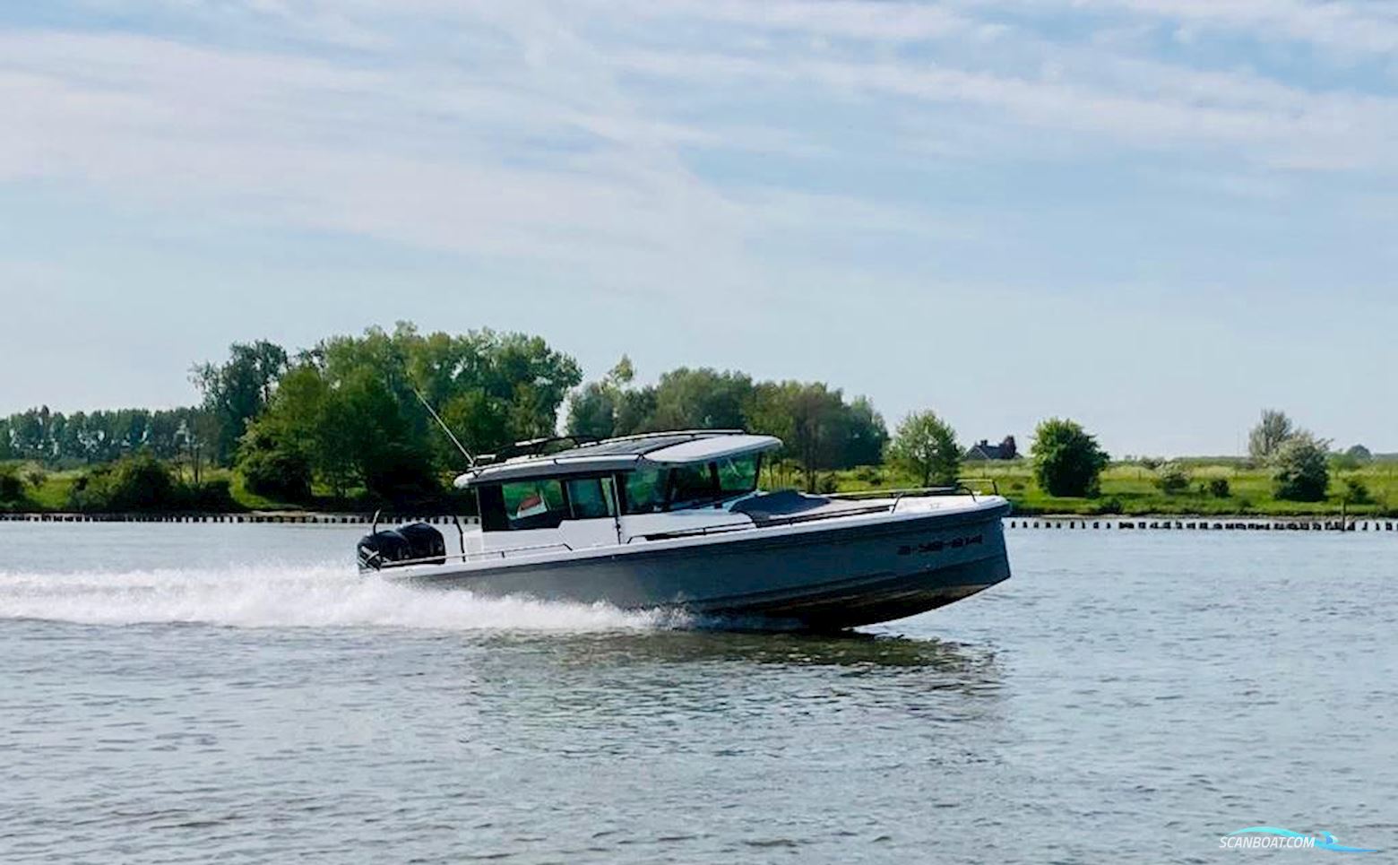 Axopar 37 Cabin
