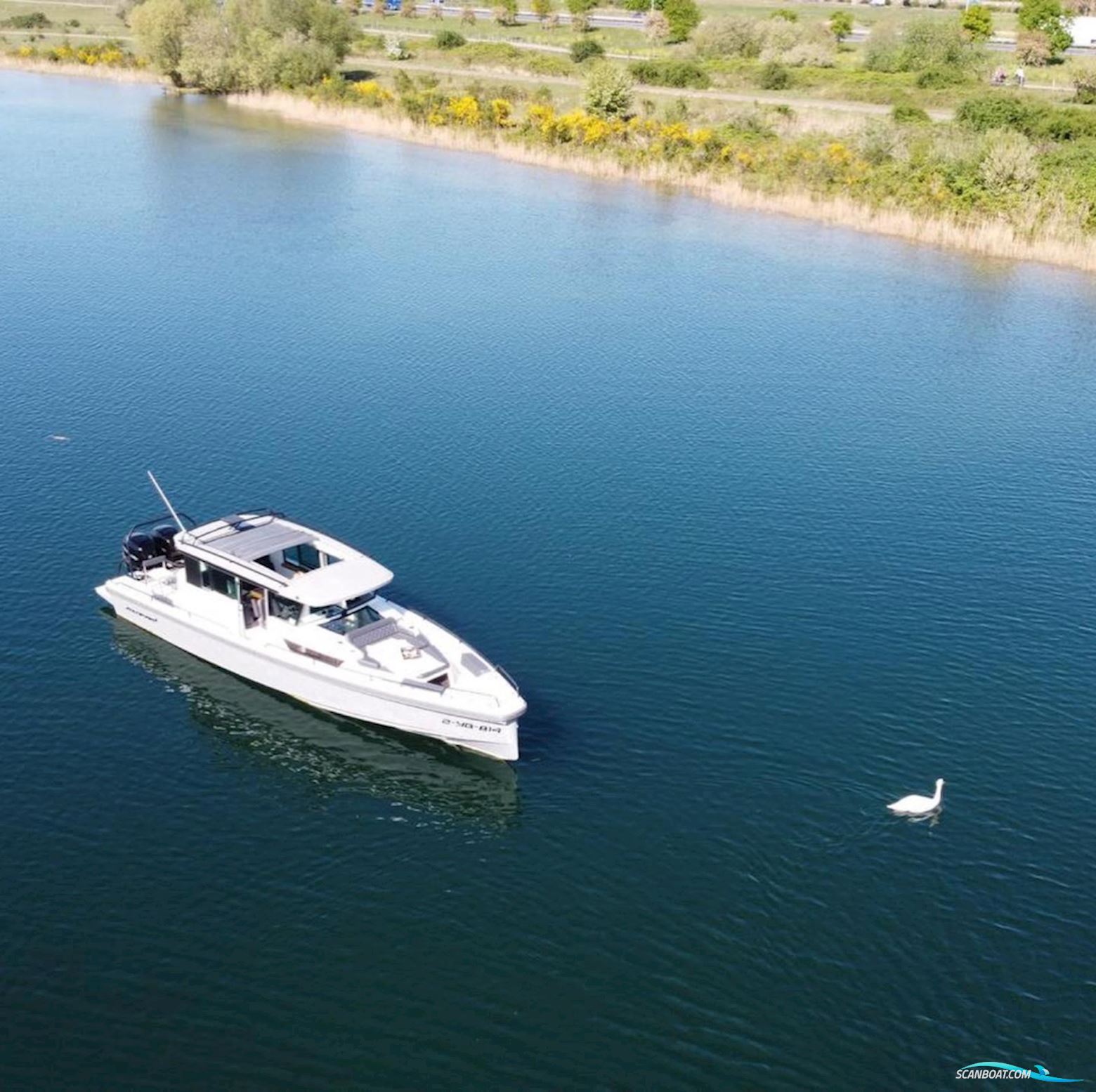 Axopar 37 Cabin