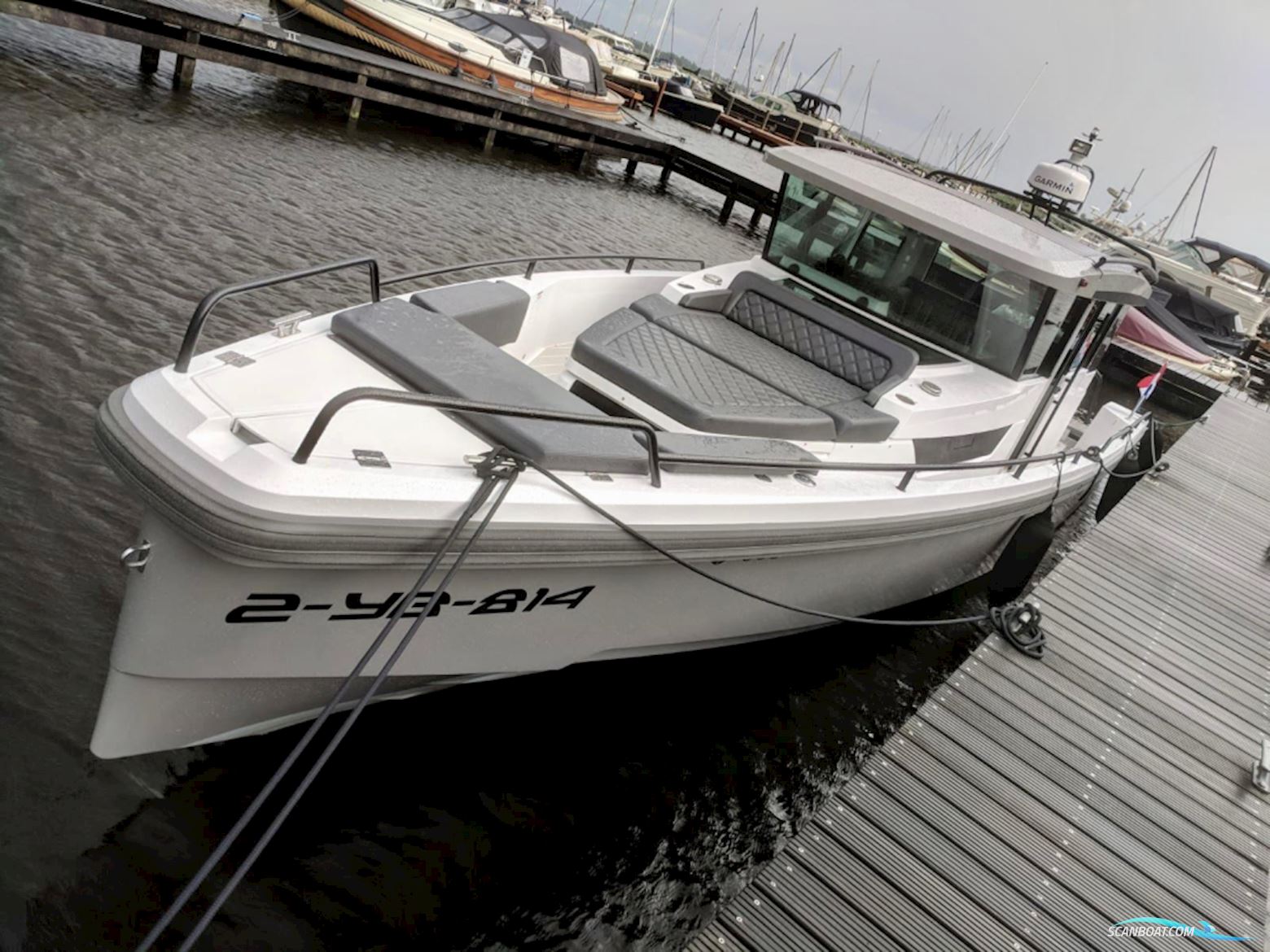 Axopar 37 Cabin