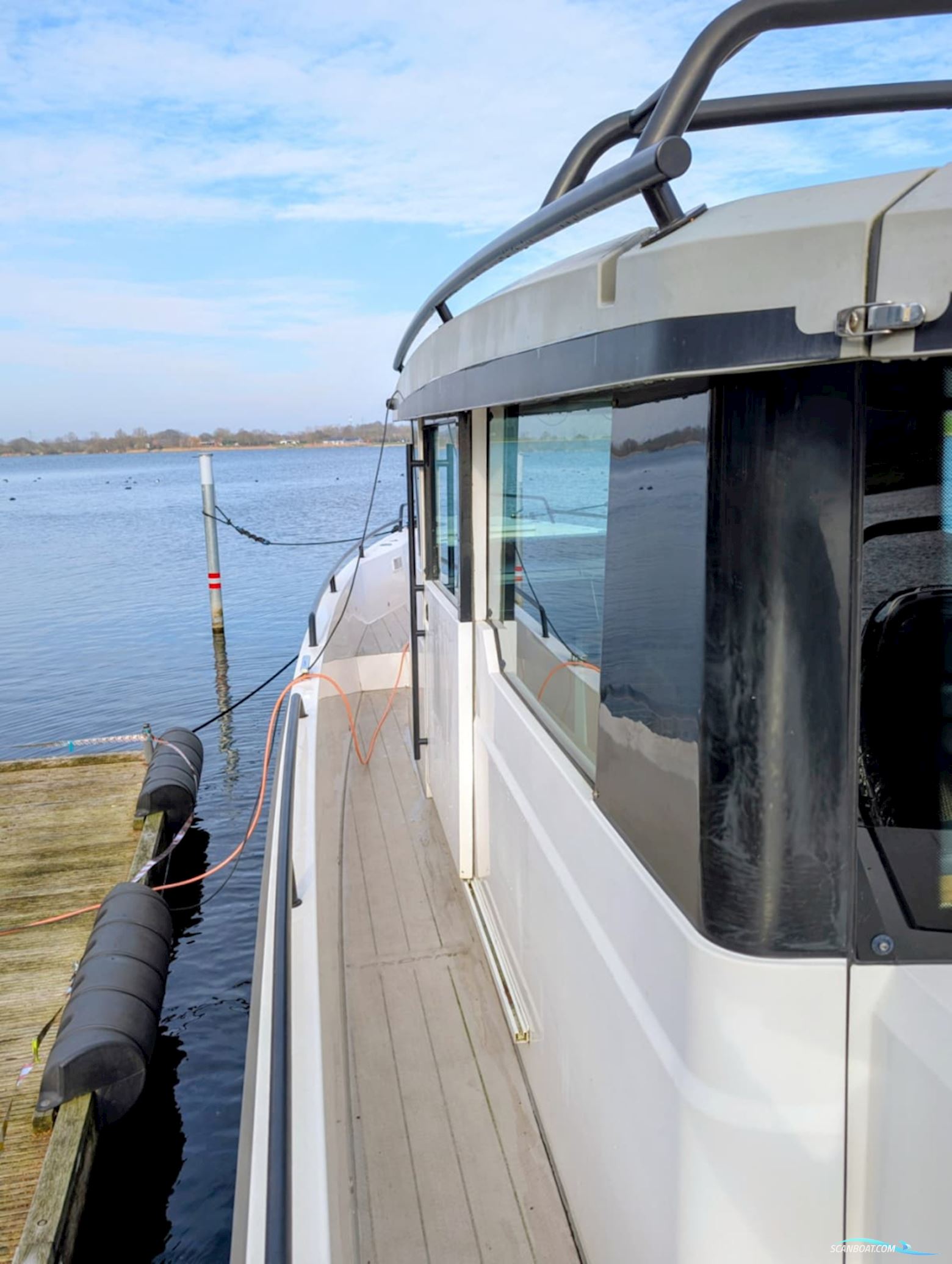 Axopar 37 Cabin