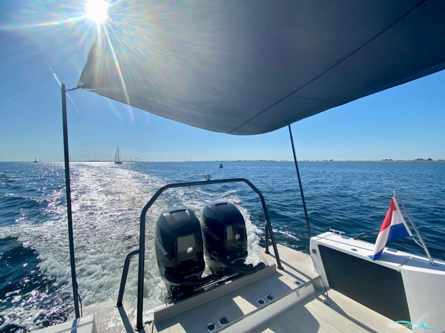 Axopar 37 Cabin