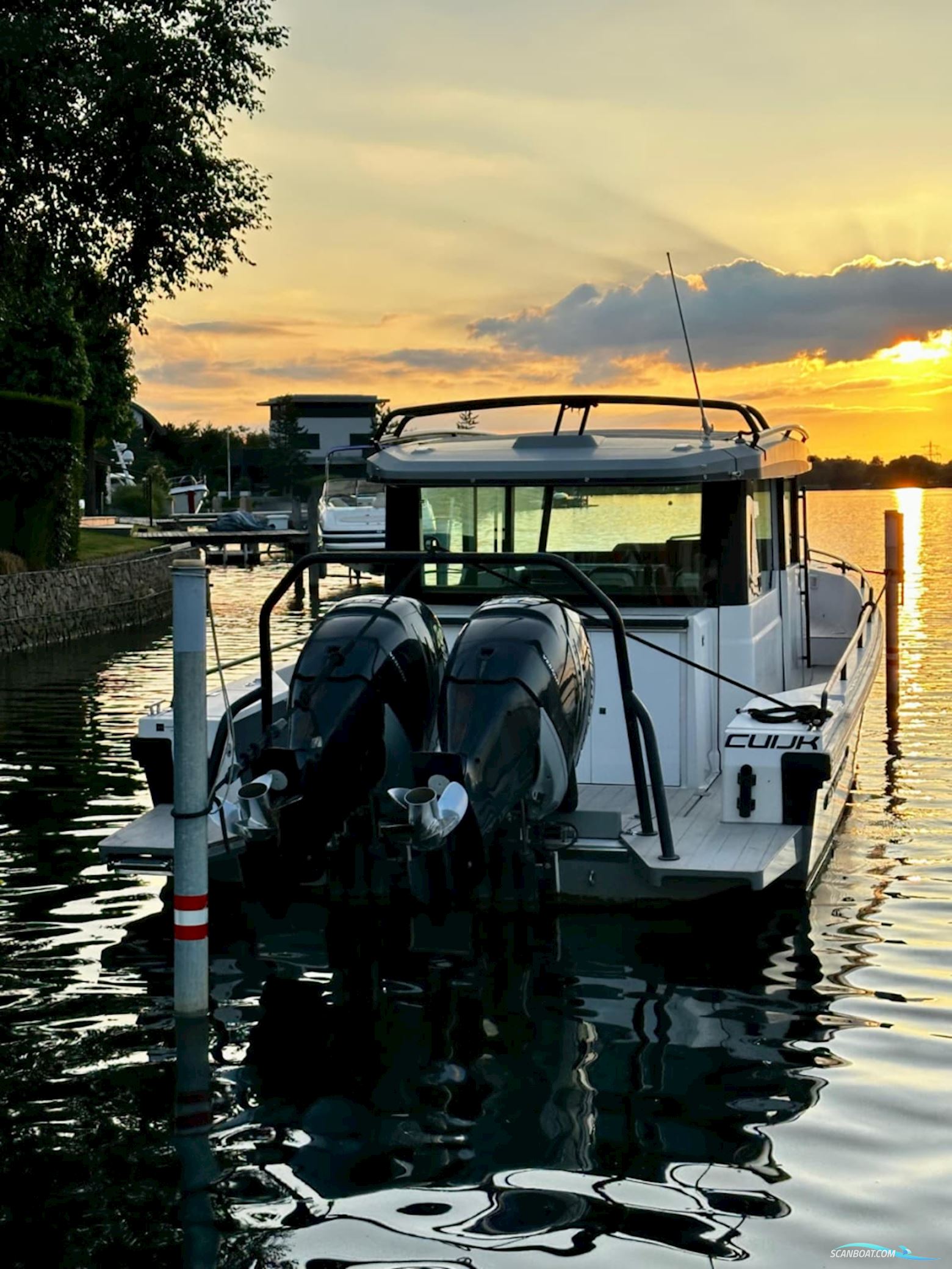 Axopar 37 Cabin