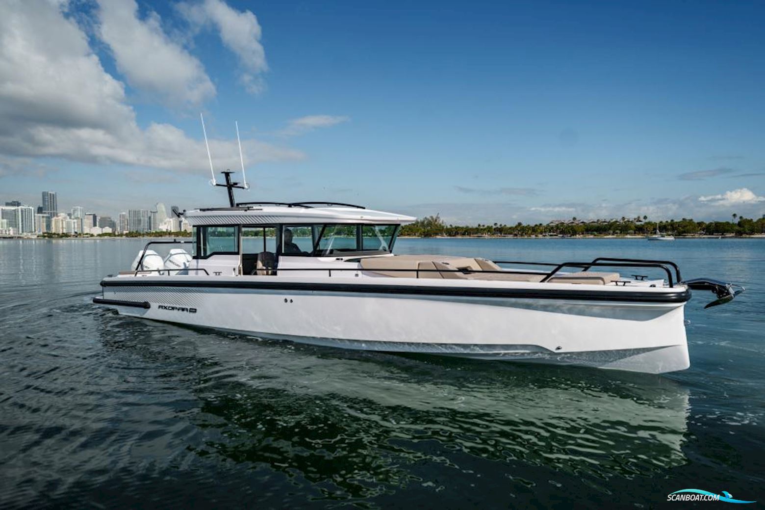 AXOPAR 37 Cross Cabin - Iconic Edition Motorboot 2024, mit Mercury motor, Finland