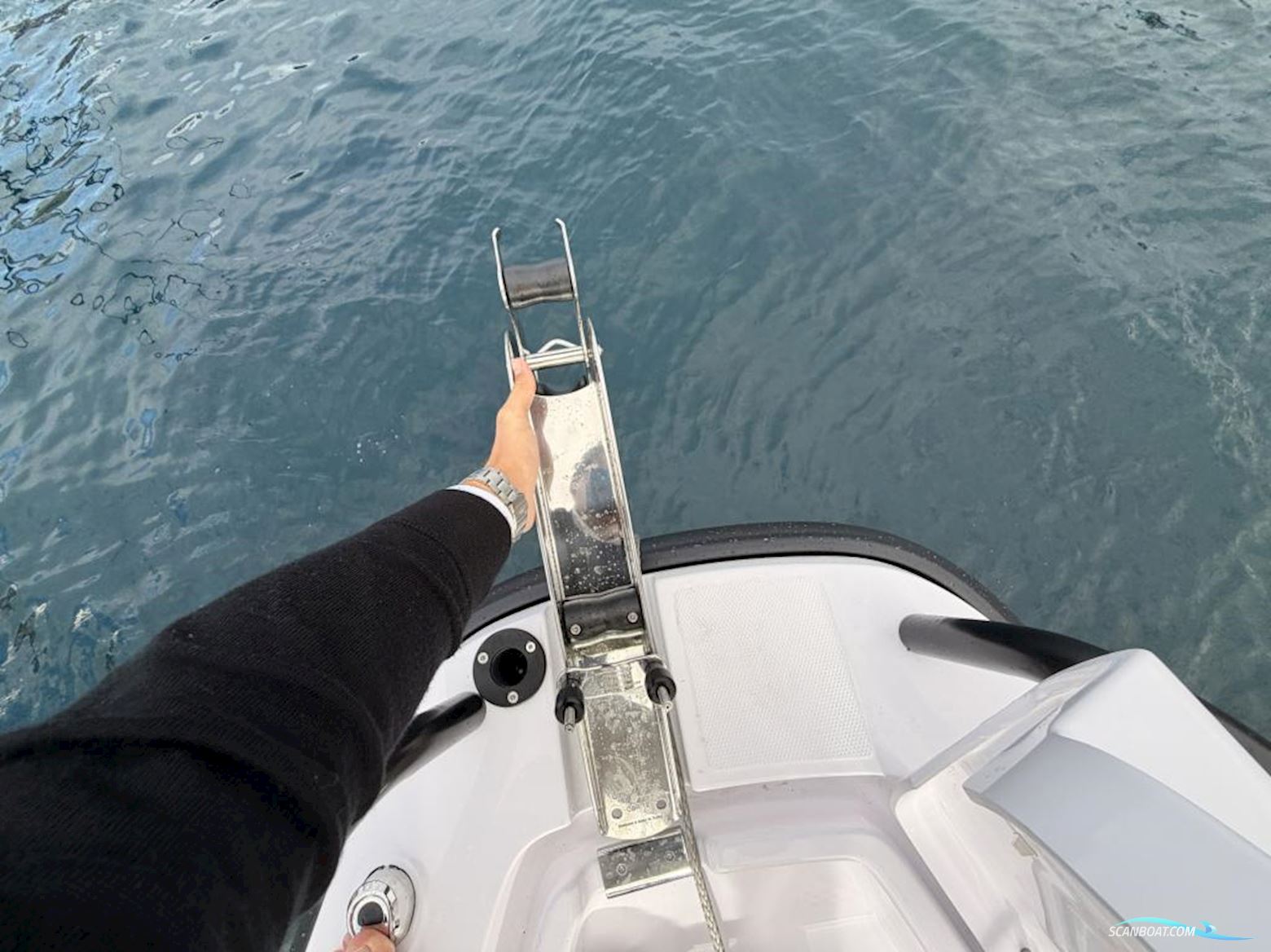 Axopar 37 Cross Cabin - Reserviert