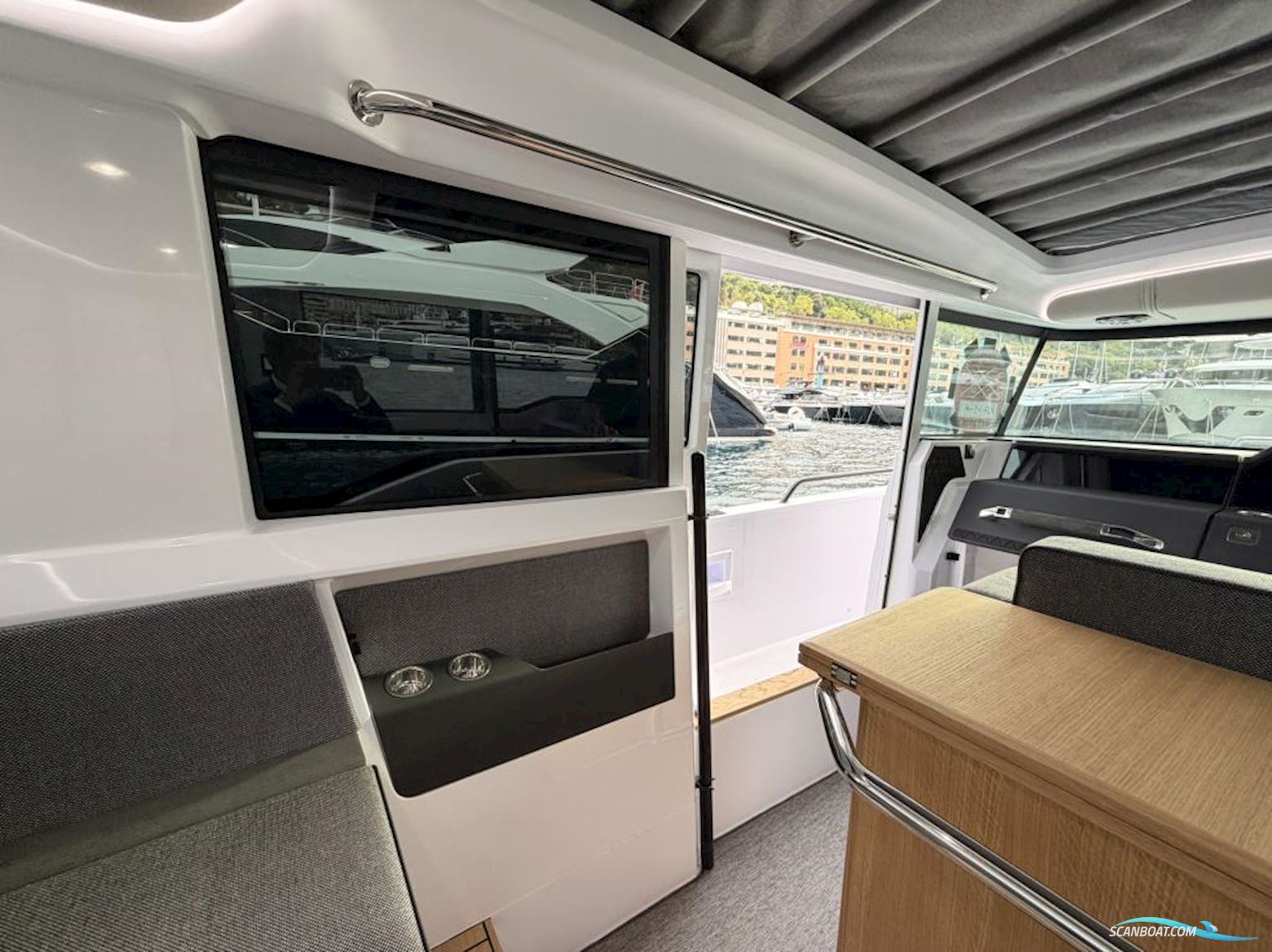 Axopar 37 Cross Cabin - Reserviert