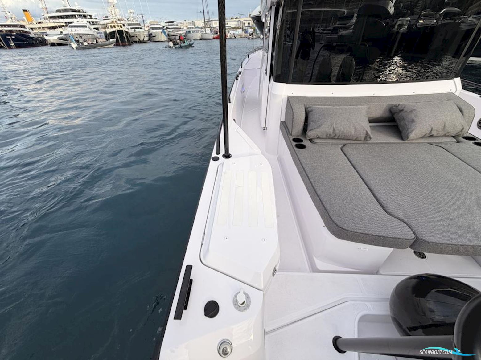 Axopar 37 Cross Cabin - Reserviert