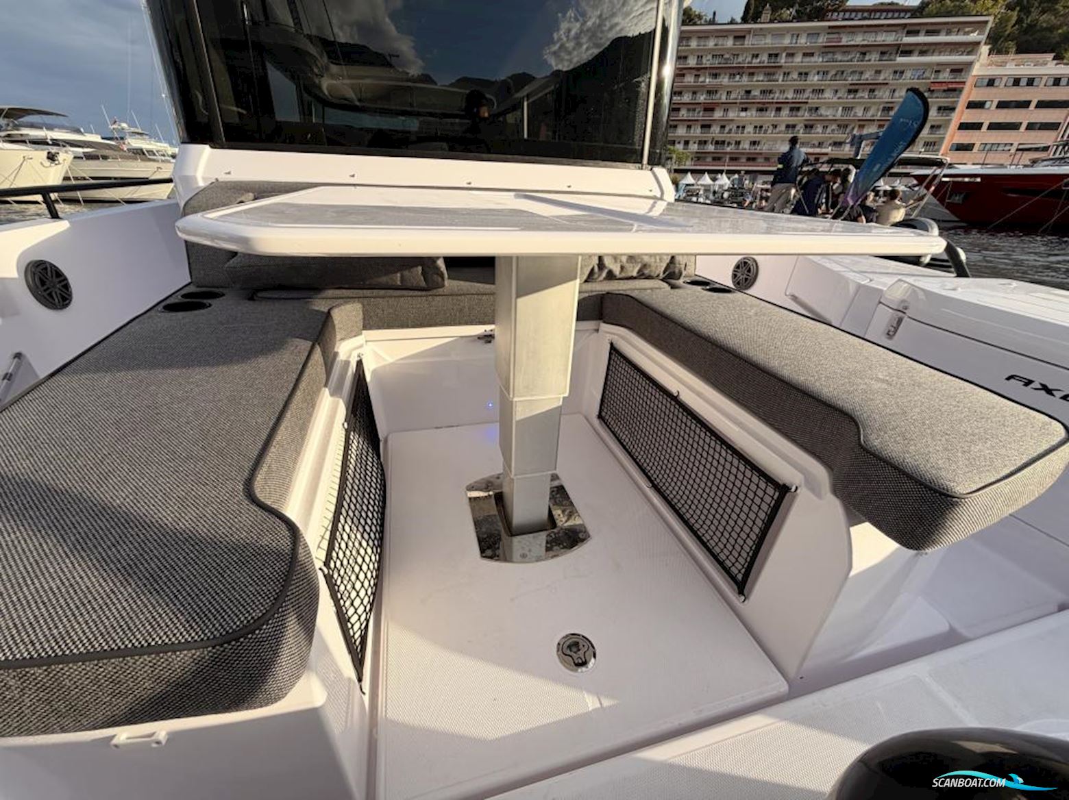 Axopar 37 Cross Cabin - Reserviert