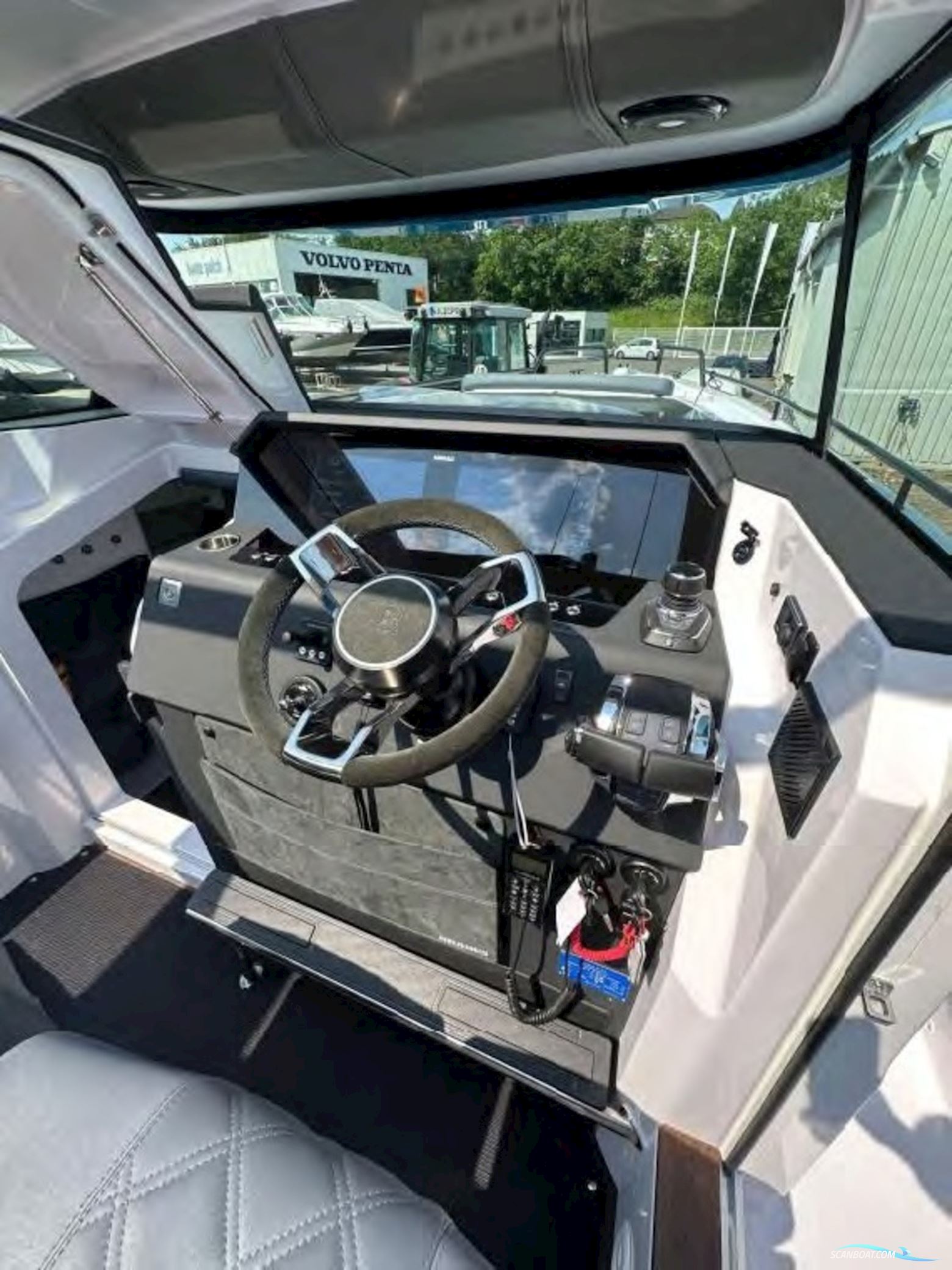 Axopar 37 Cross Cabin Brabus Line