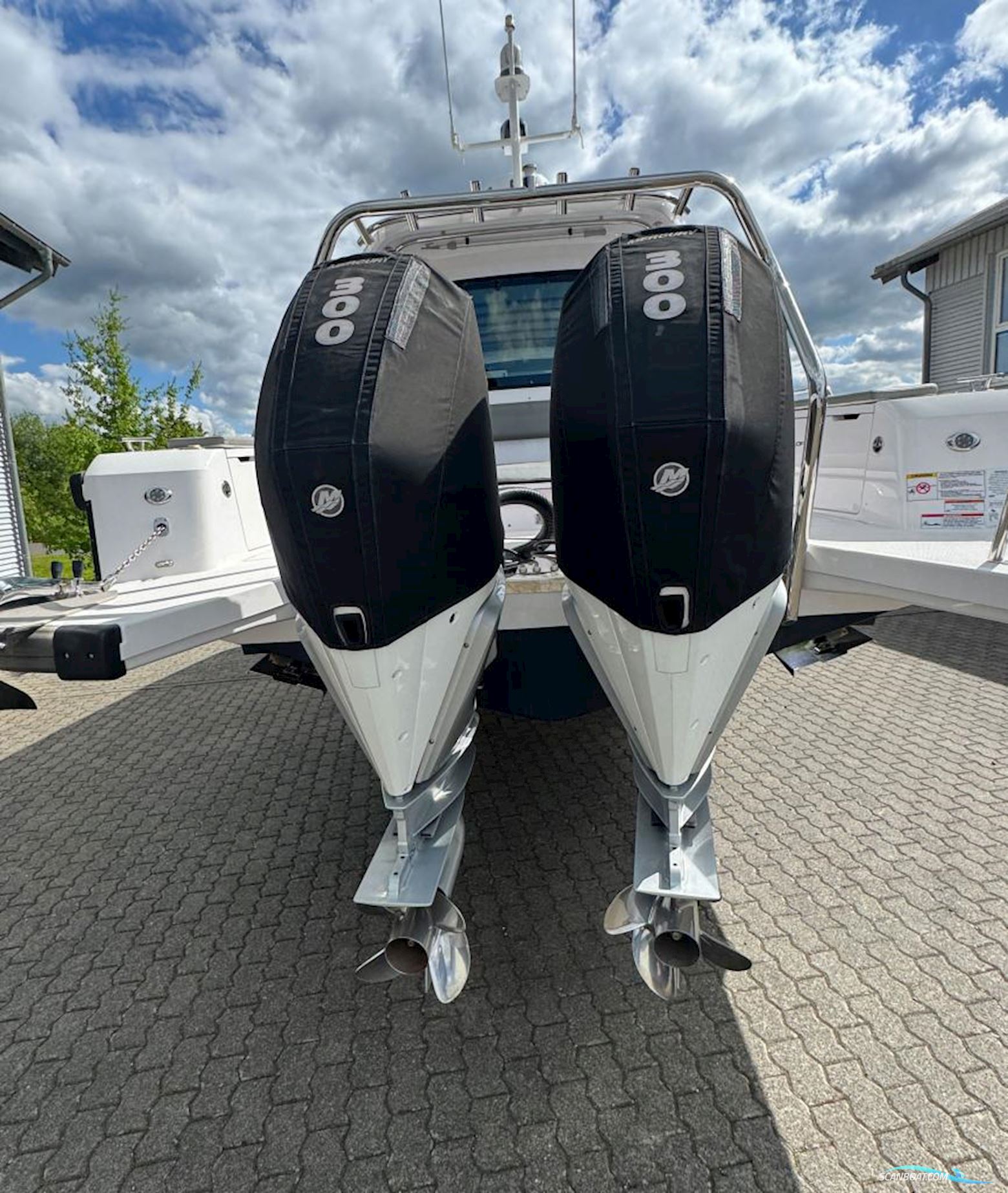 AXOPAR 37 Cross Cabin