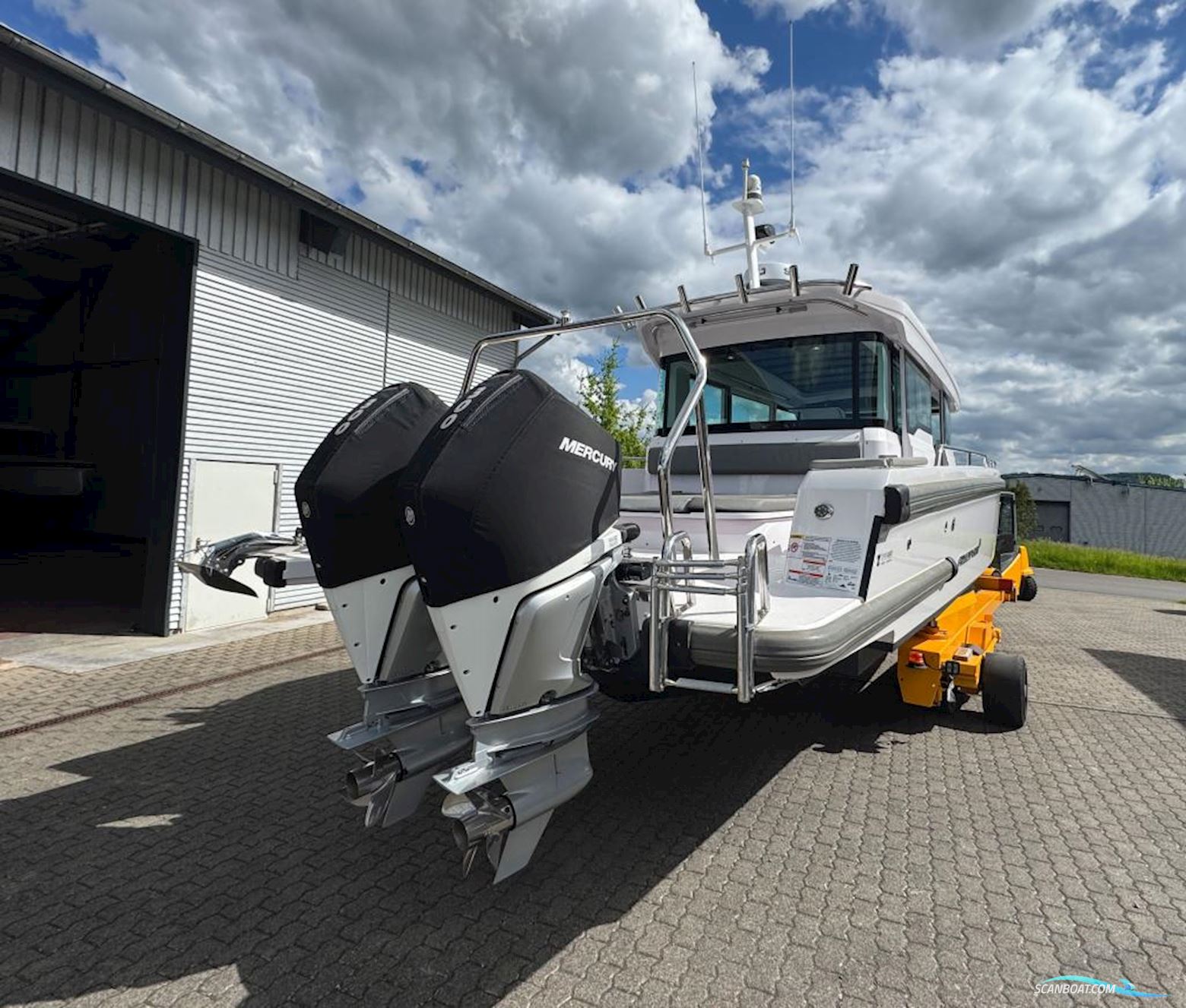 AXOPAR 37 Cross Cabin