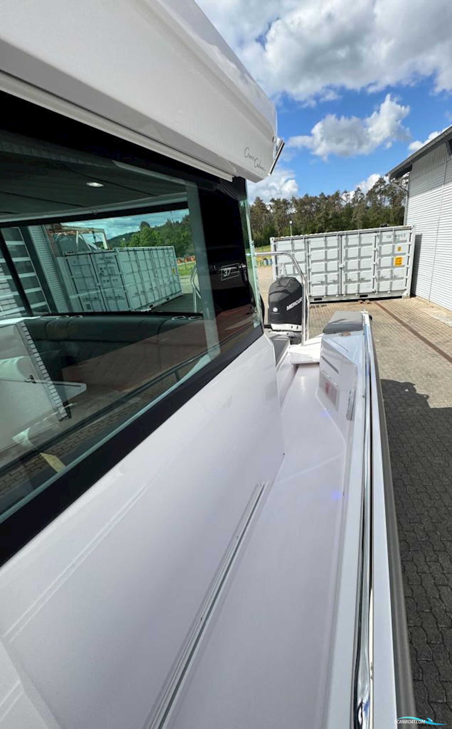 AXOPAR 37 Cross Cabin