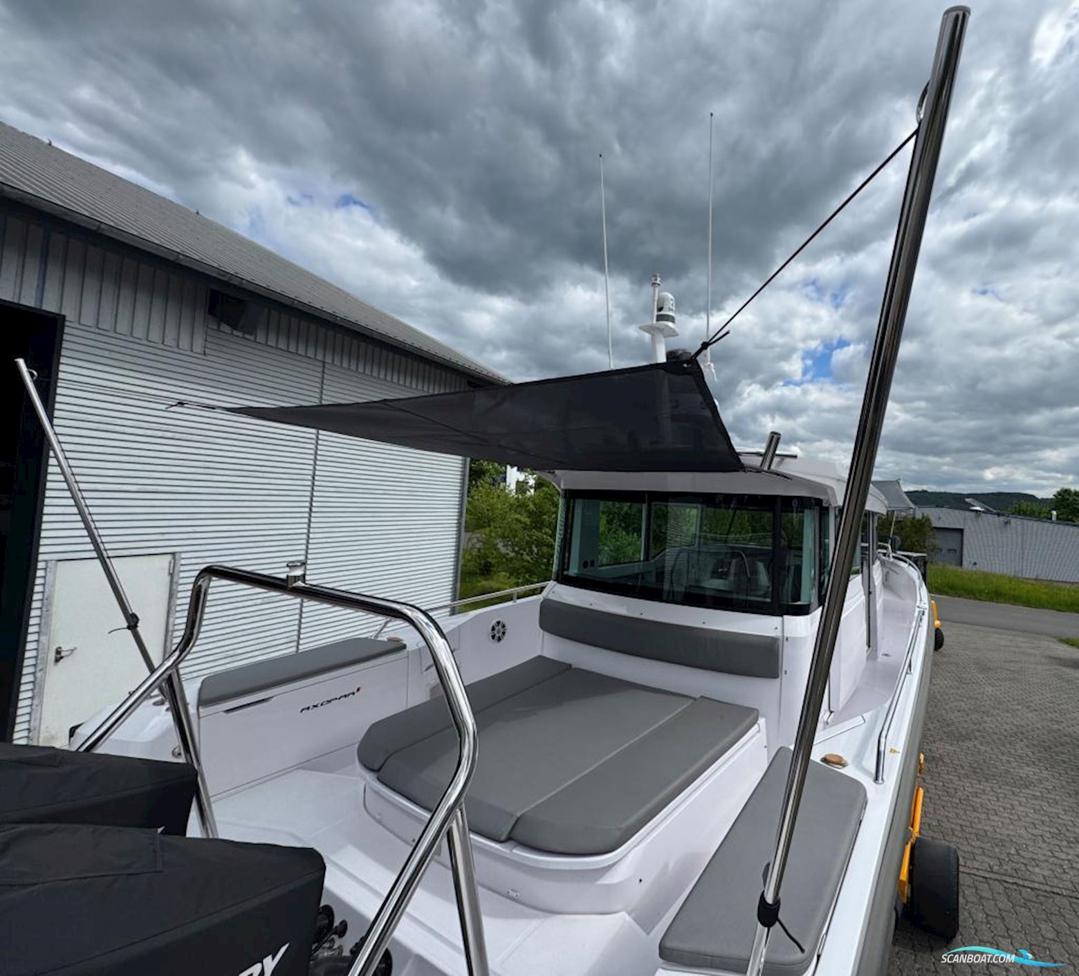 AXOPAR 37 Cross Cabin