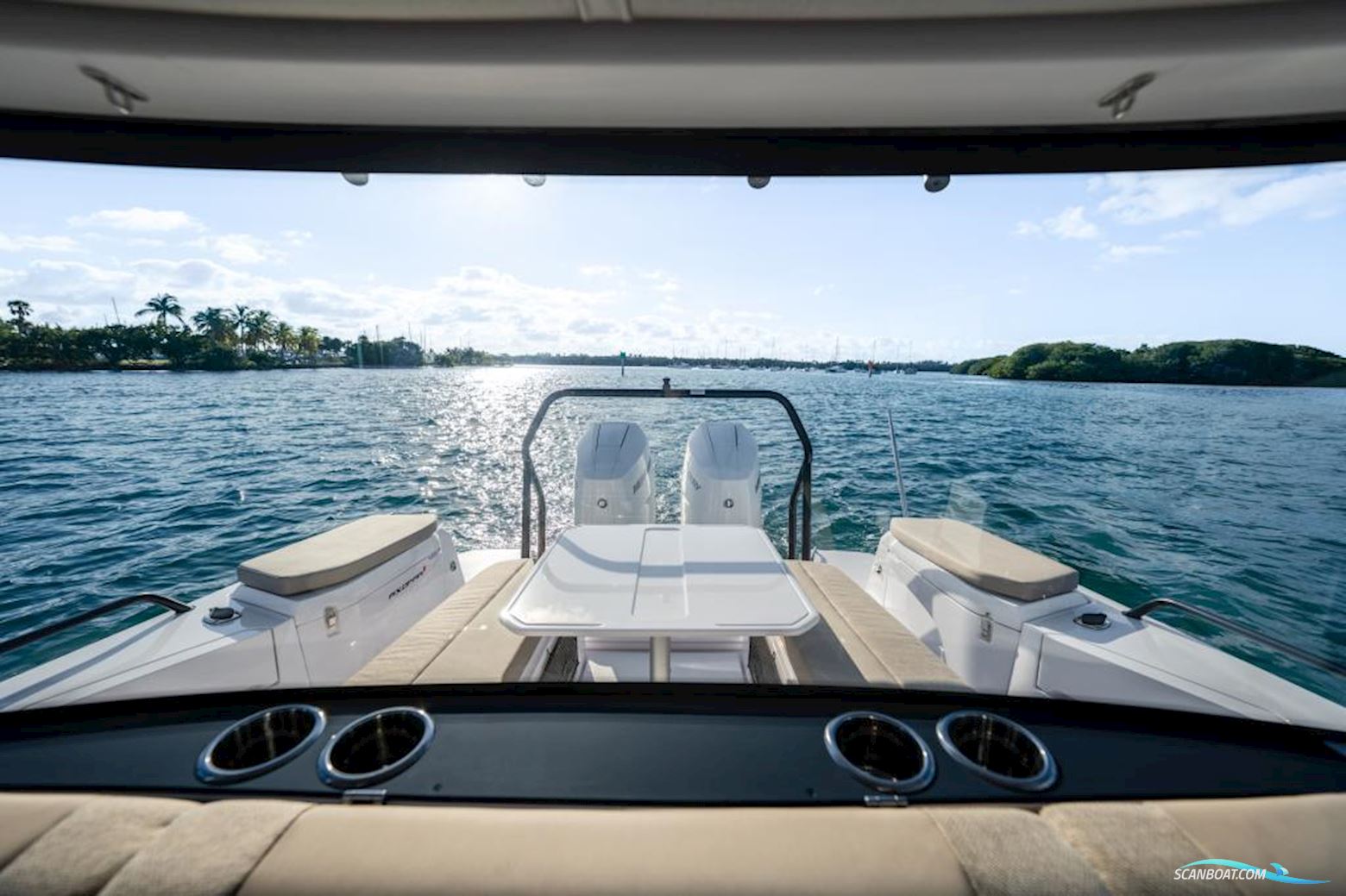 AXOPAR 37 Cross Cabin