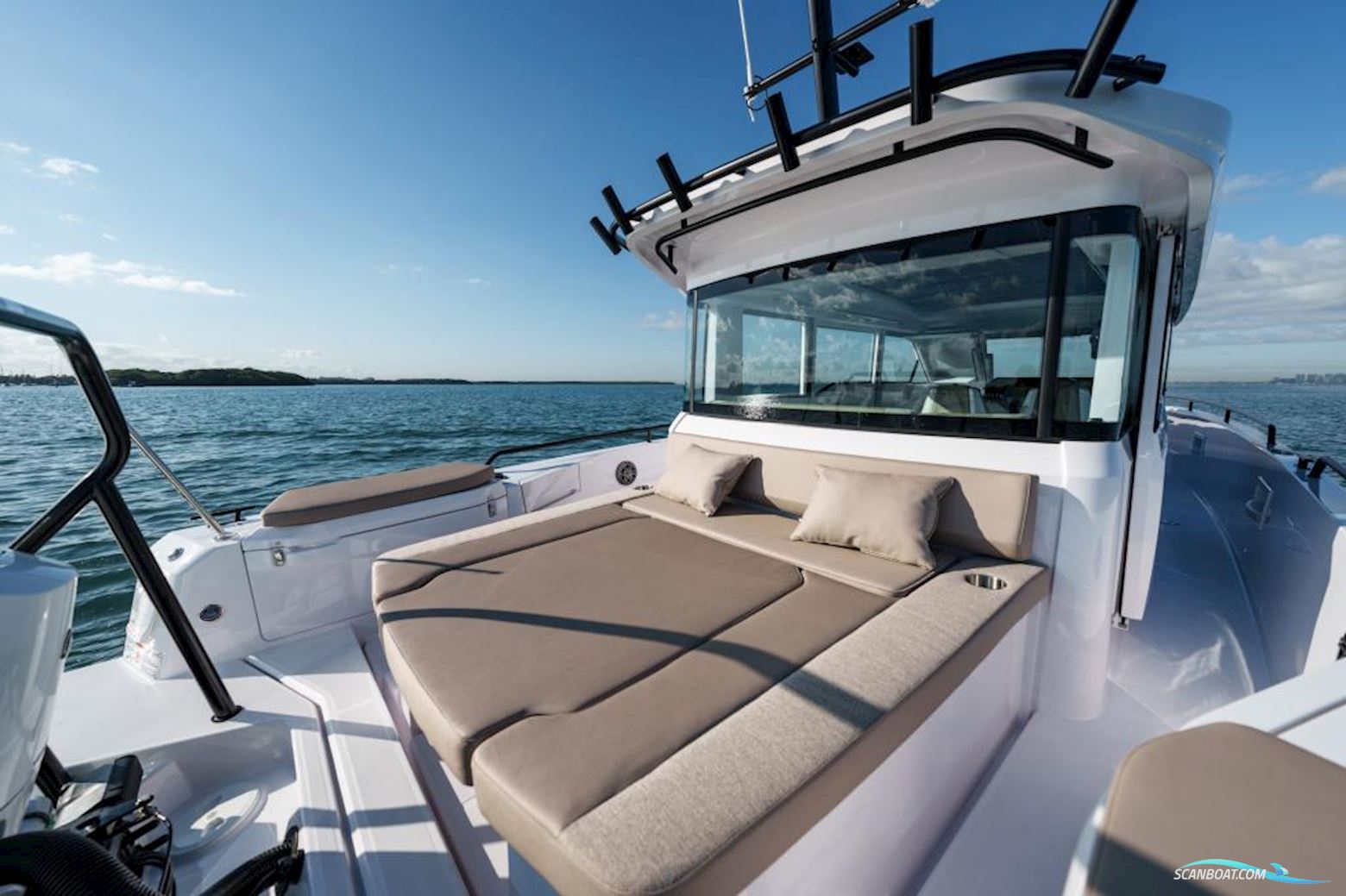 AXOPAR 37 Cross Cabin