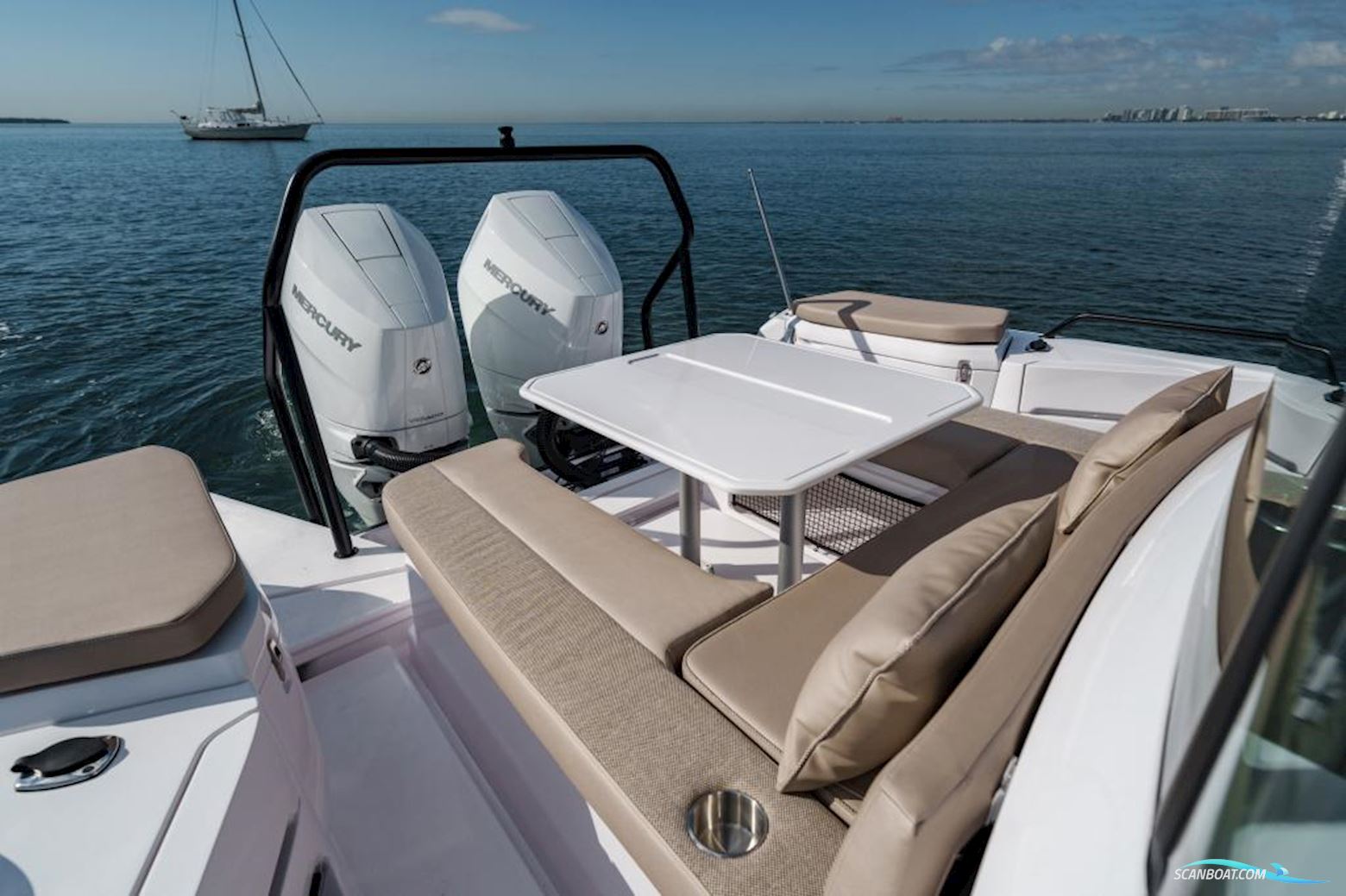 AXOPAR 37 Cross Cabin