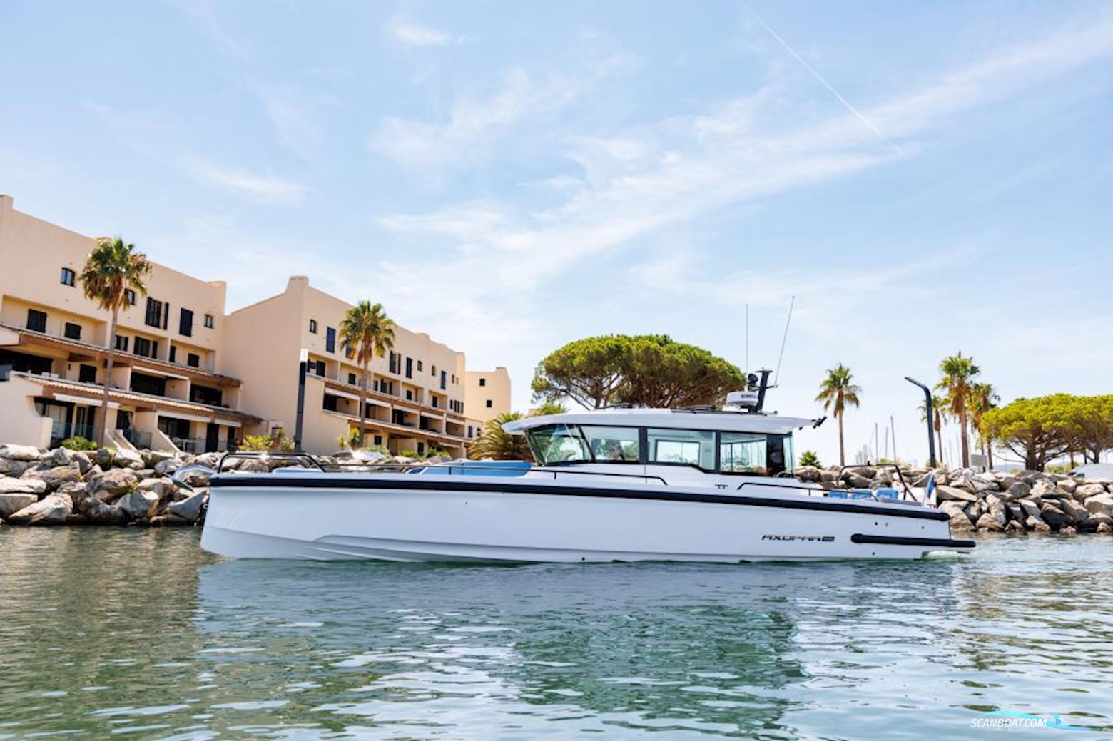 AXOPAR 37 Cross Cabin