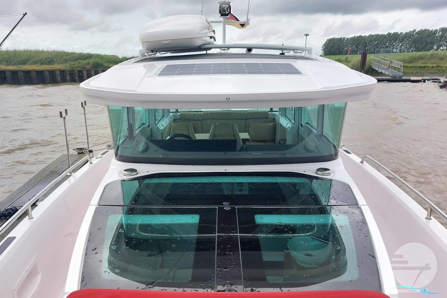 AXOPAR 37 Cross Cabin