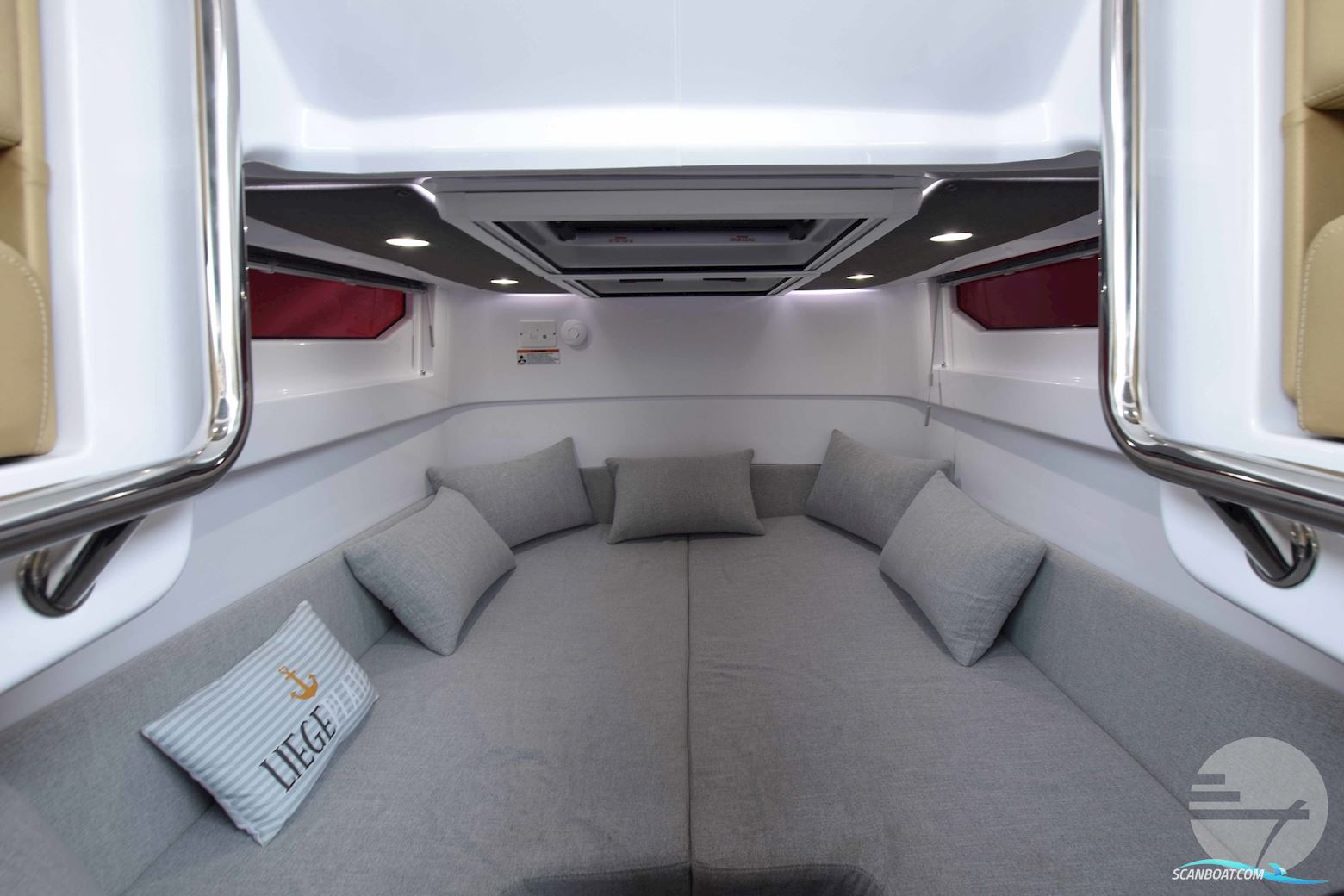 AXOPAR 37 Cross Cabin