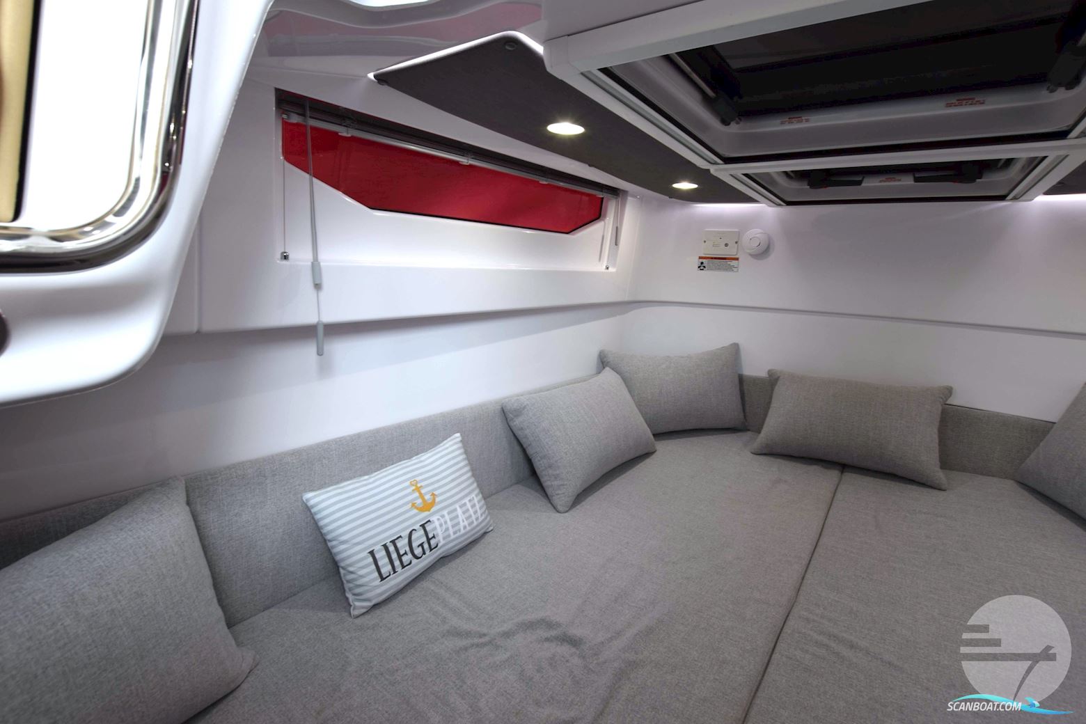 AXOPAR 37 Cross Cabin