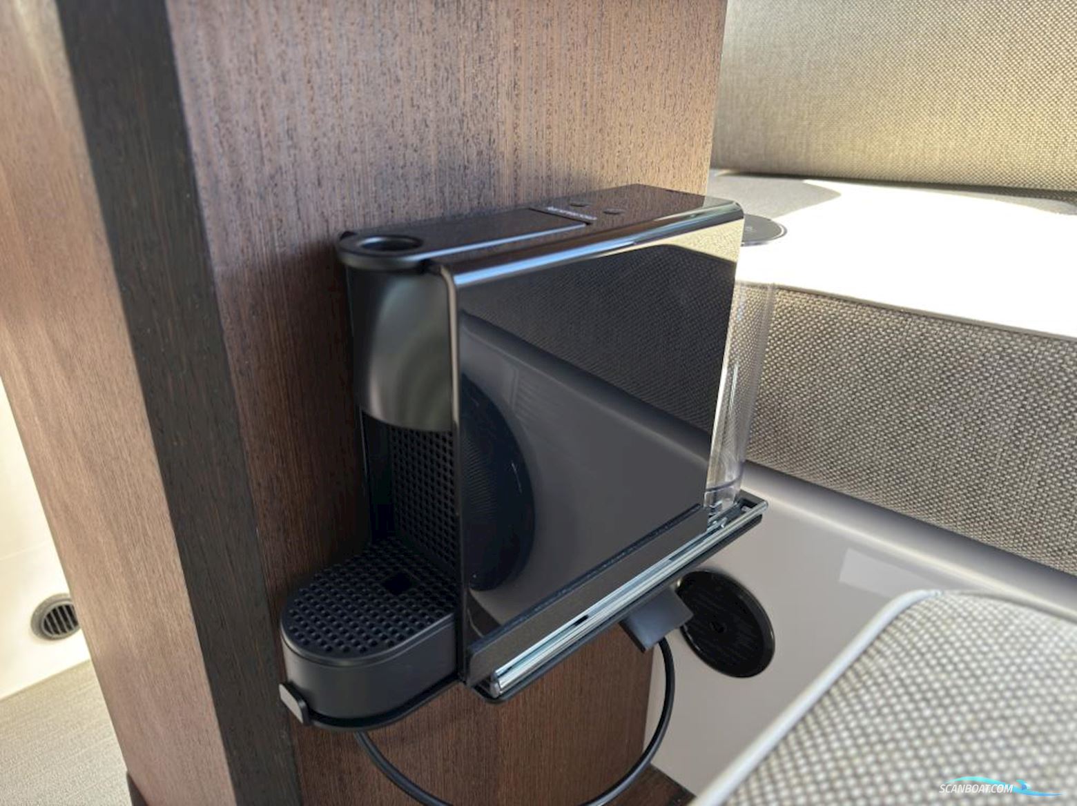 AXOPAR 37 Cross Cabin