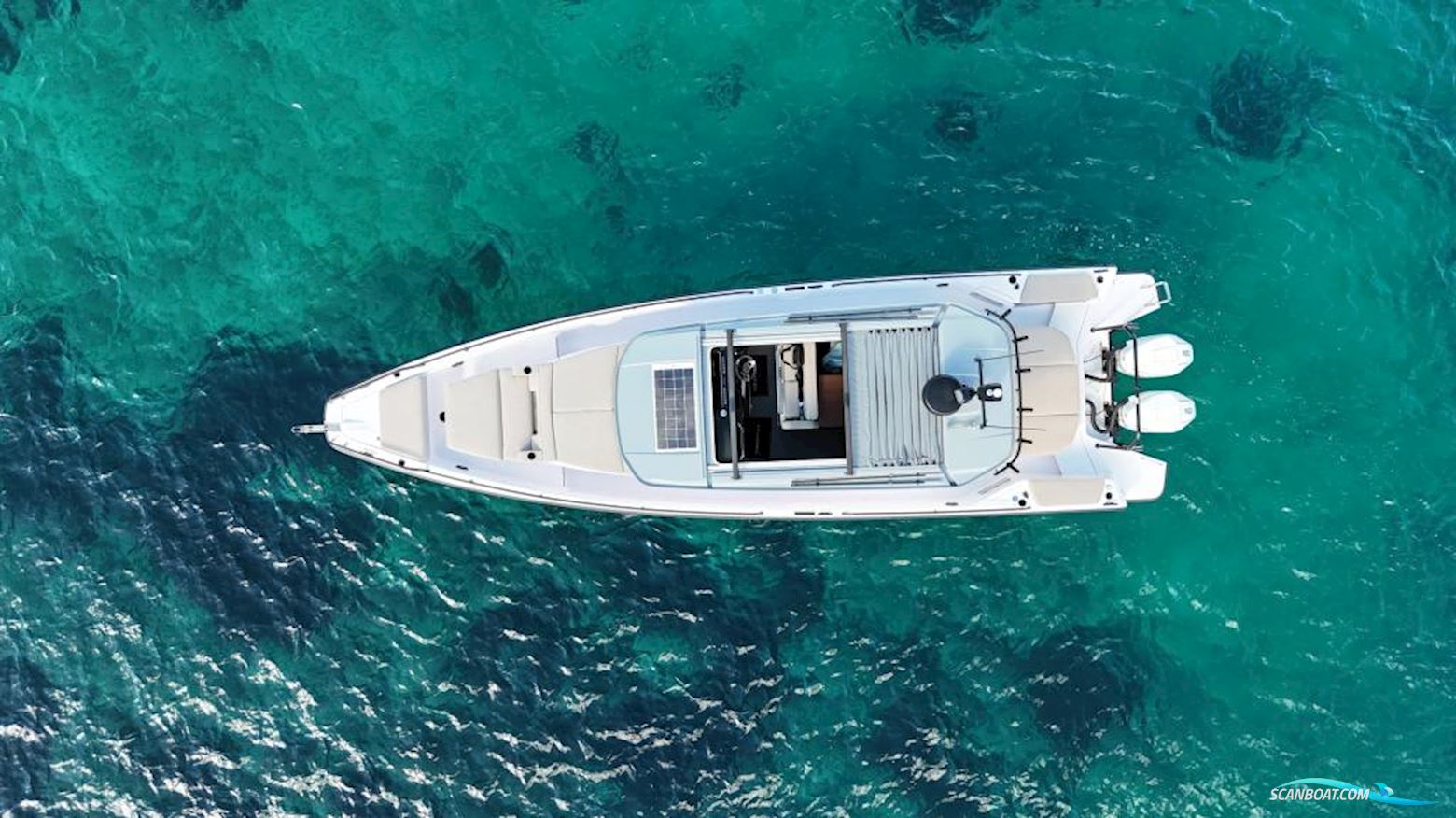 Axopar 37 Cross Cabin