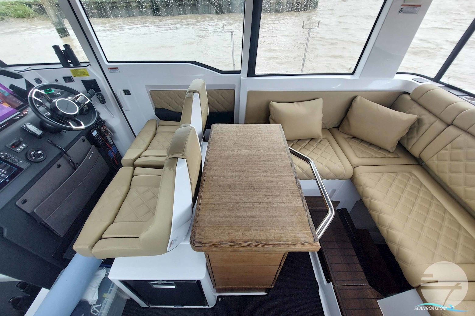 Axopar 37 Cross Cabin