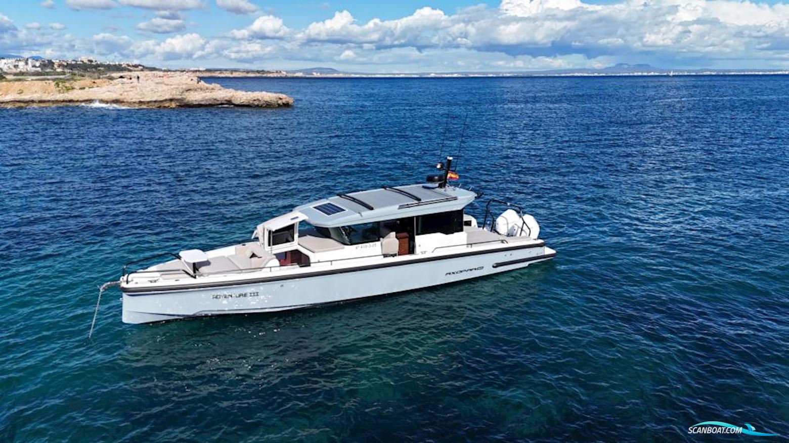 Axopar 37 Cross Cabin