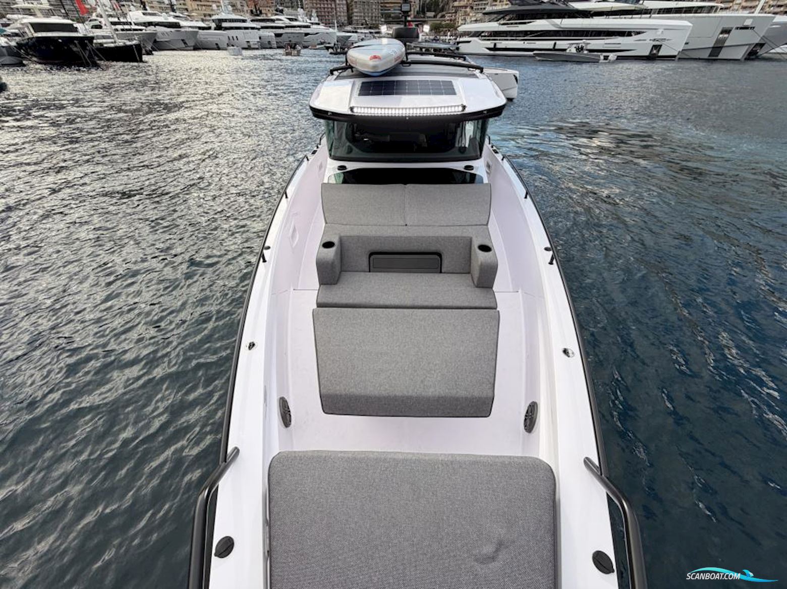 Axopar 37 Cross Cabin