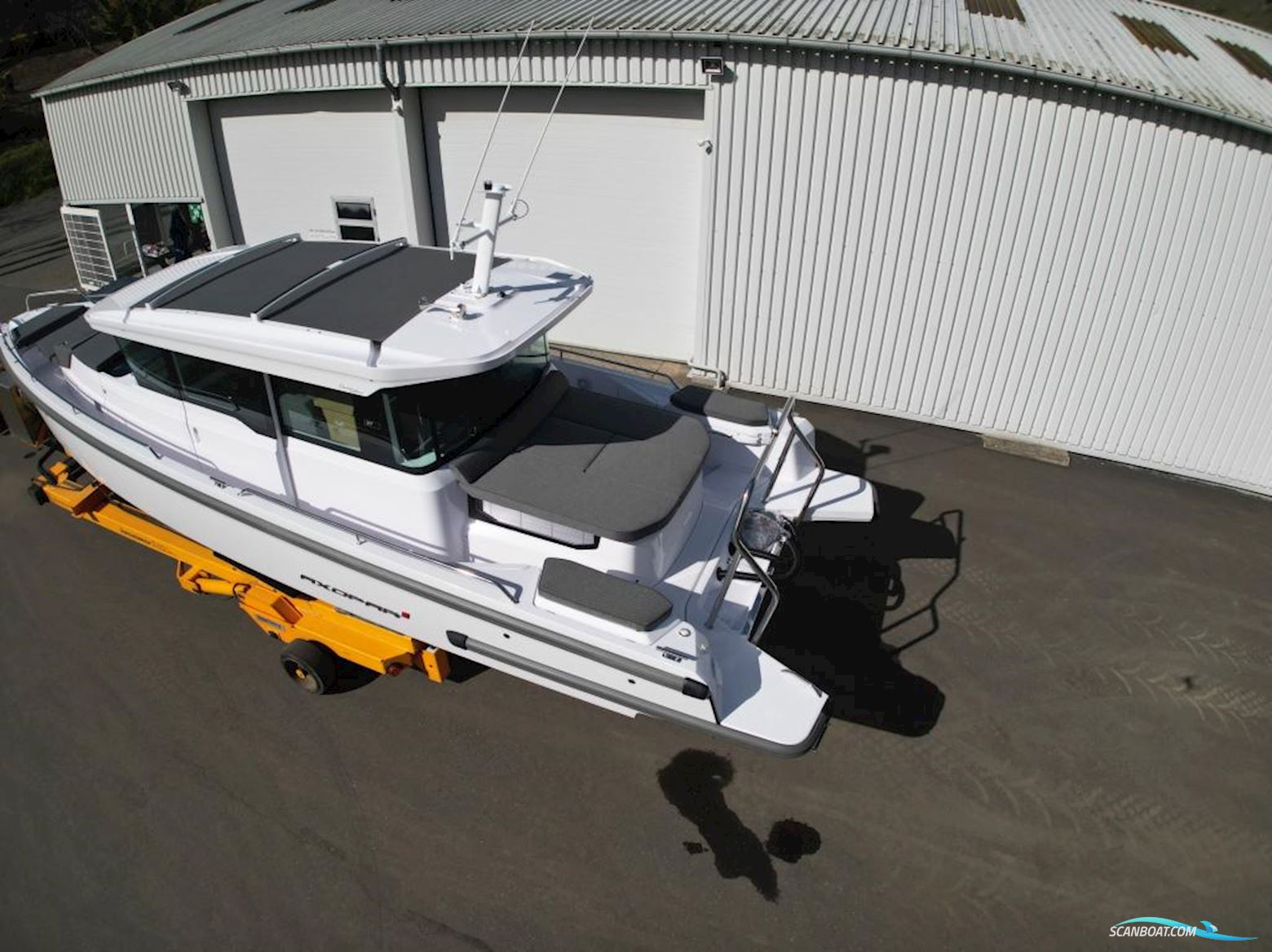 Axopar 37 Cross Cabin