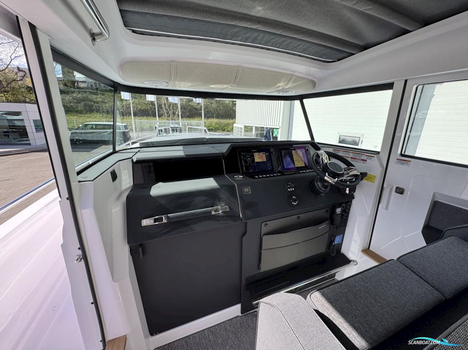 Axopar 37 Cross Cabin
