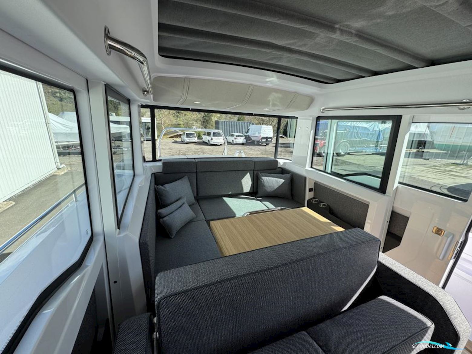 Axopar 37 Cross Cabin