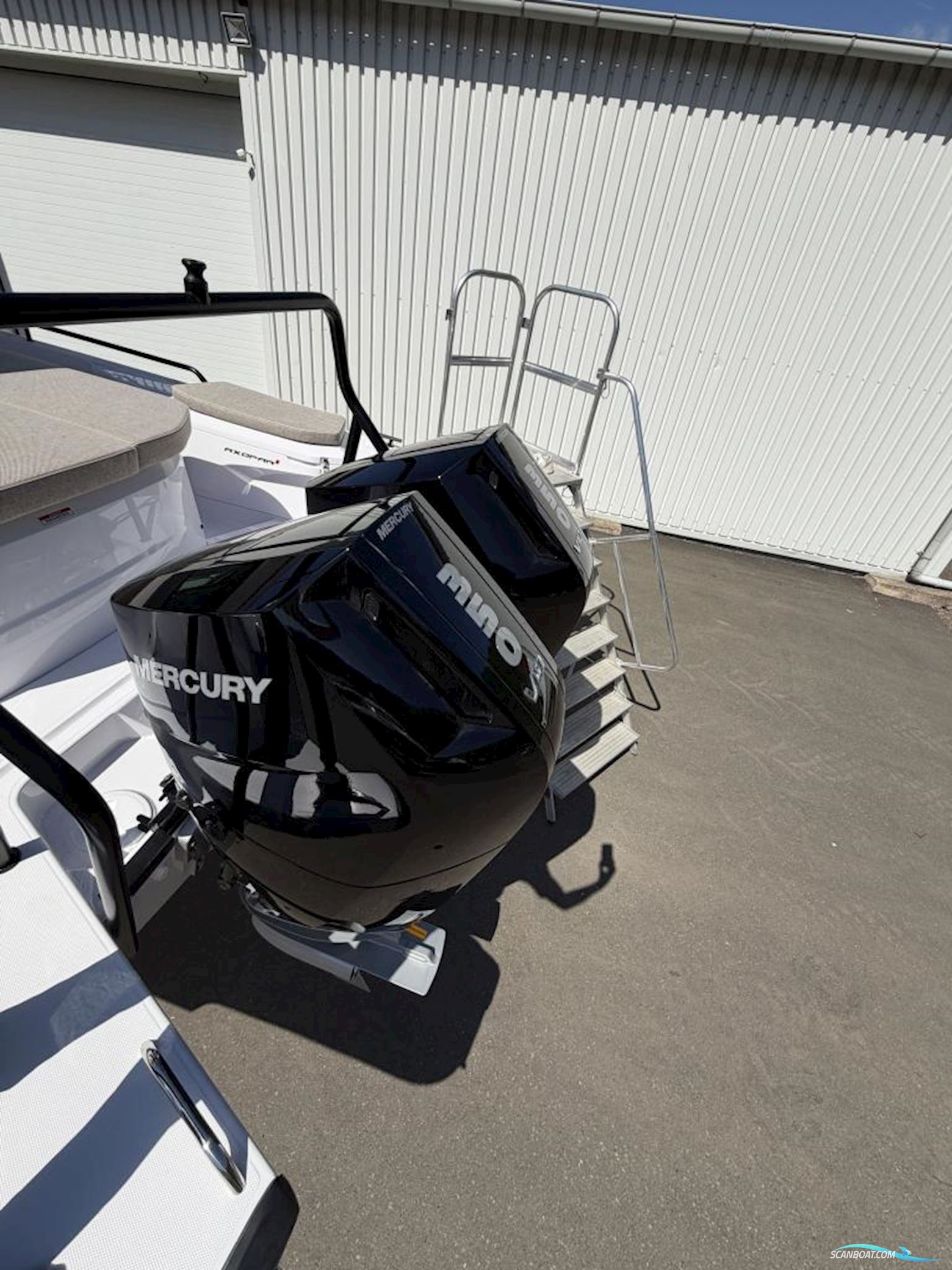 Axopar 37 Cross Cabin