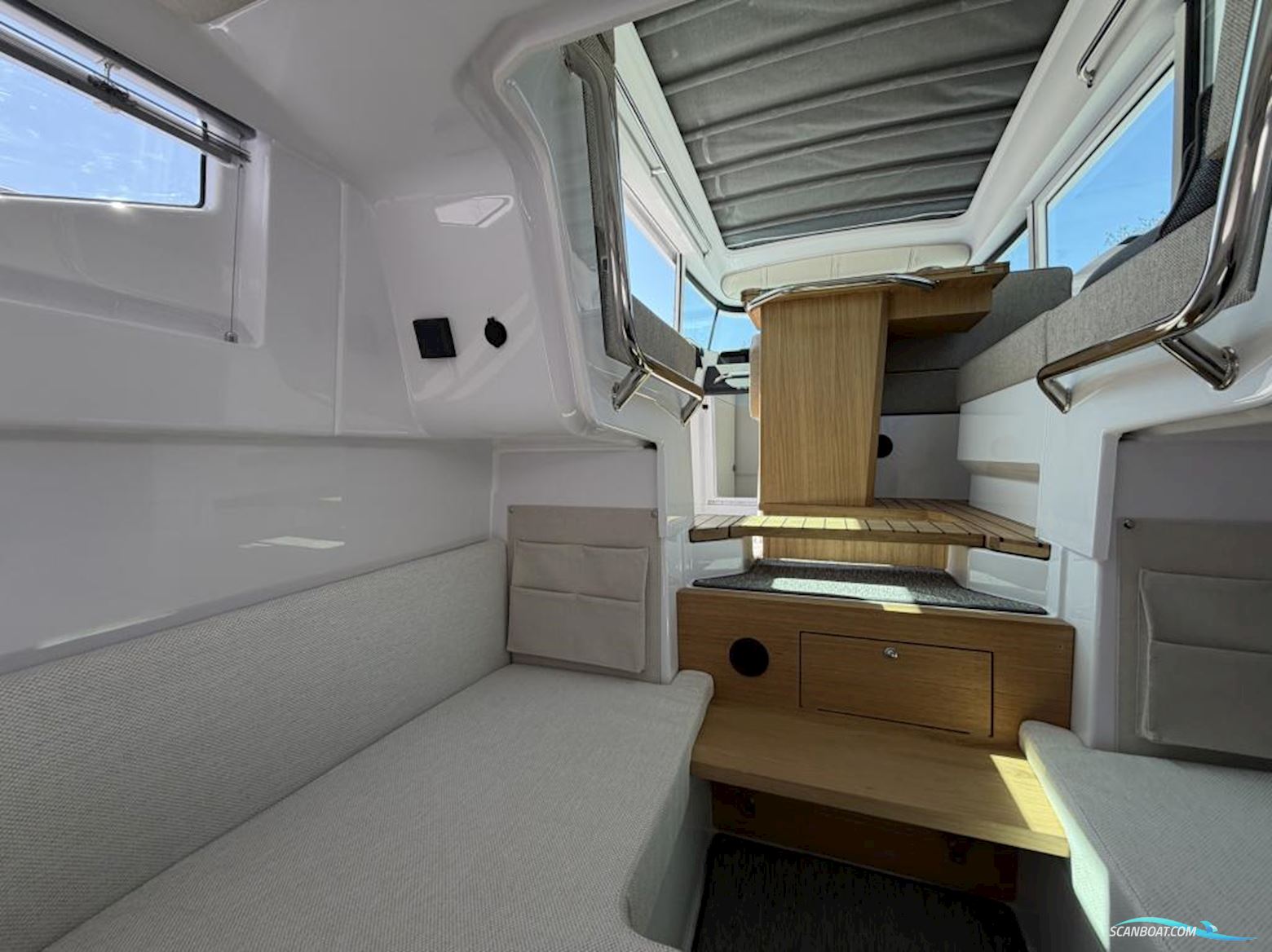 Axopar 37 Cross Cabin