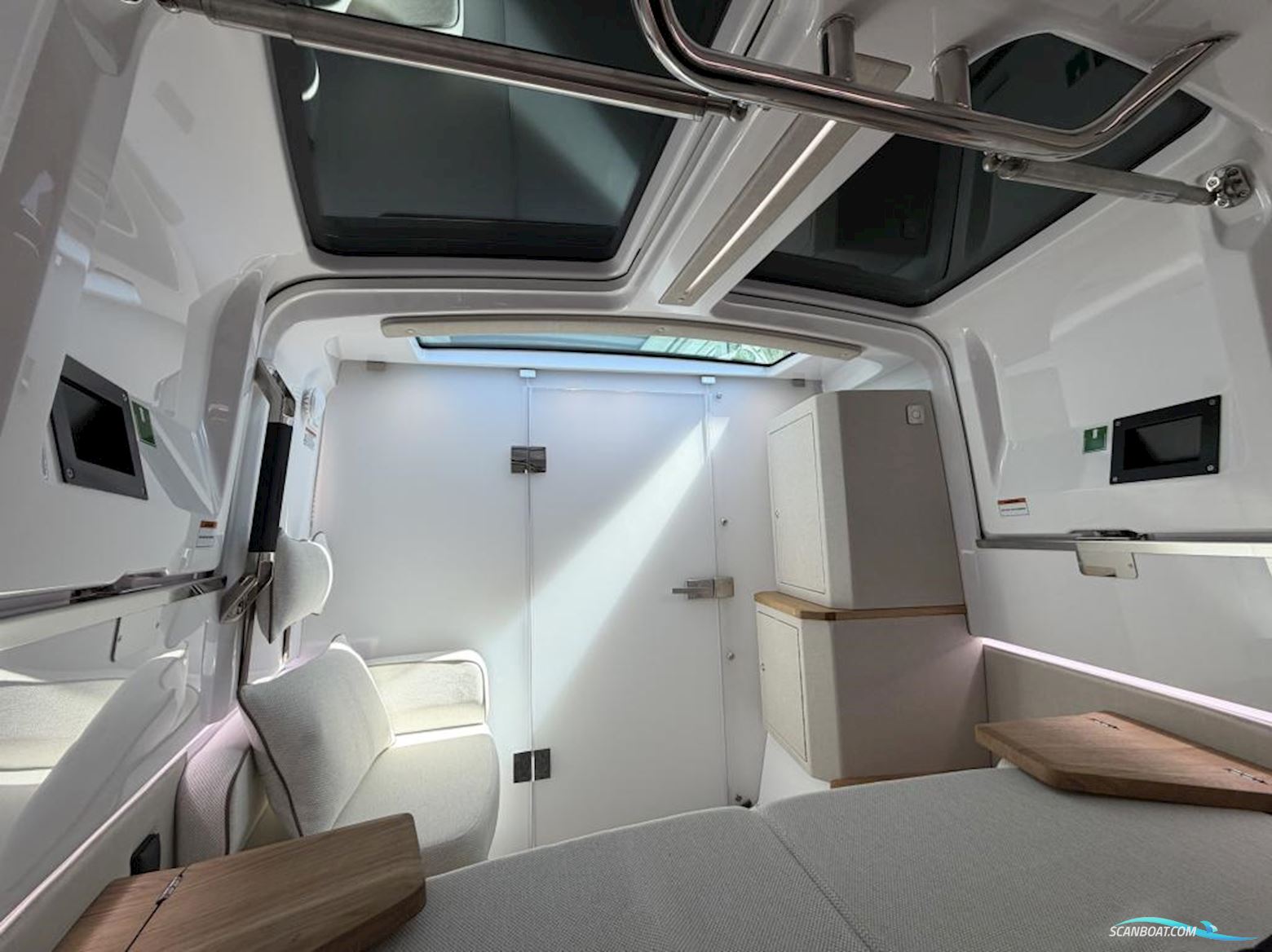 Axopar 37 Cross Cabin