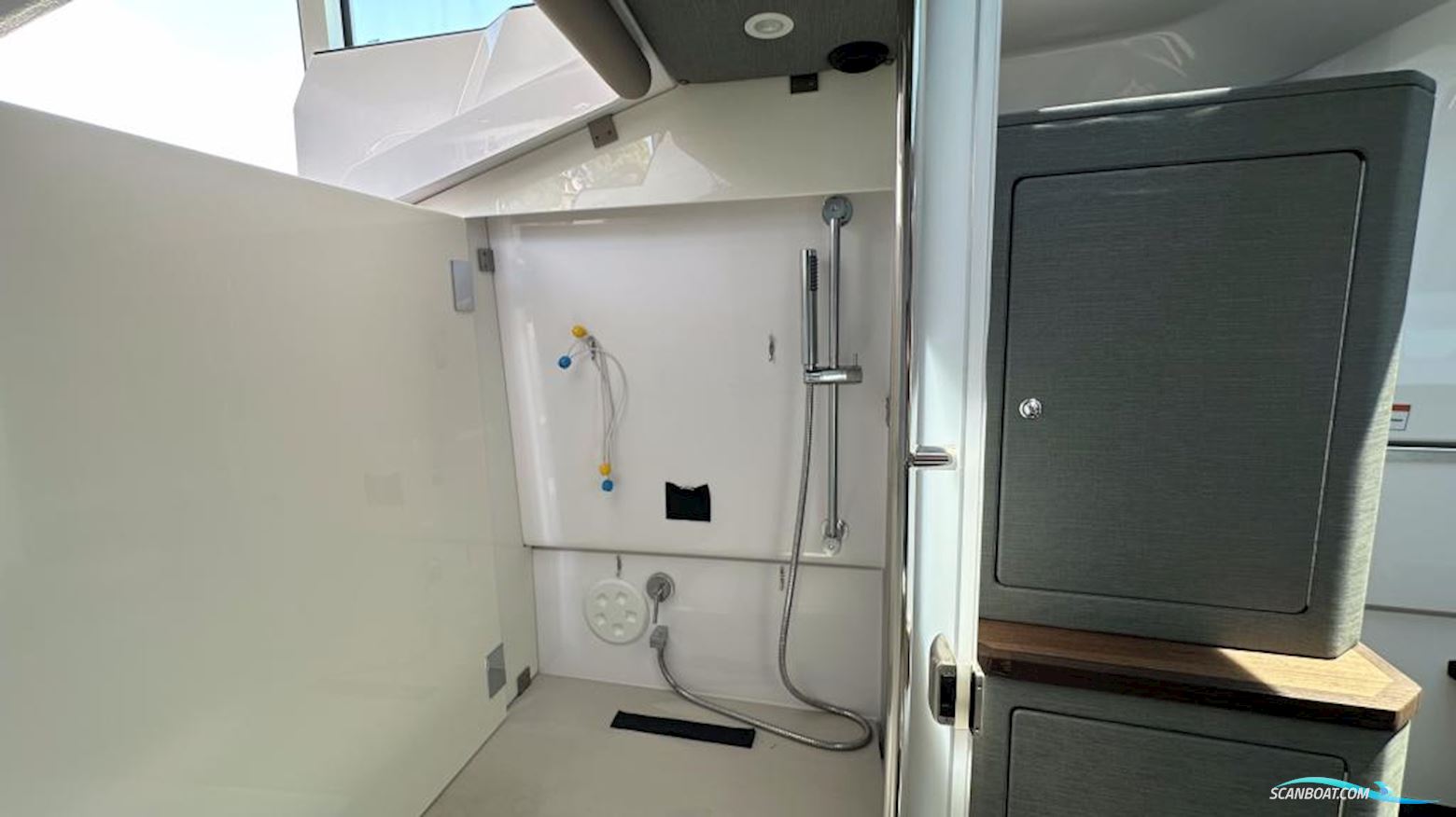 Axopar 37 Cross Cabin