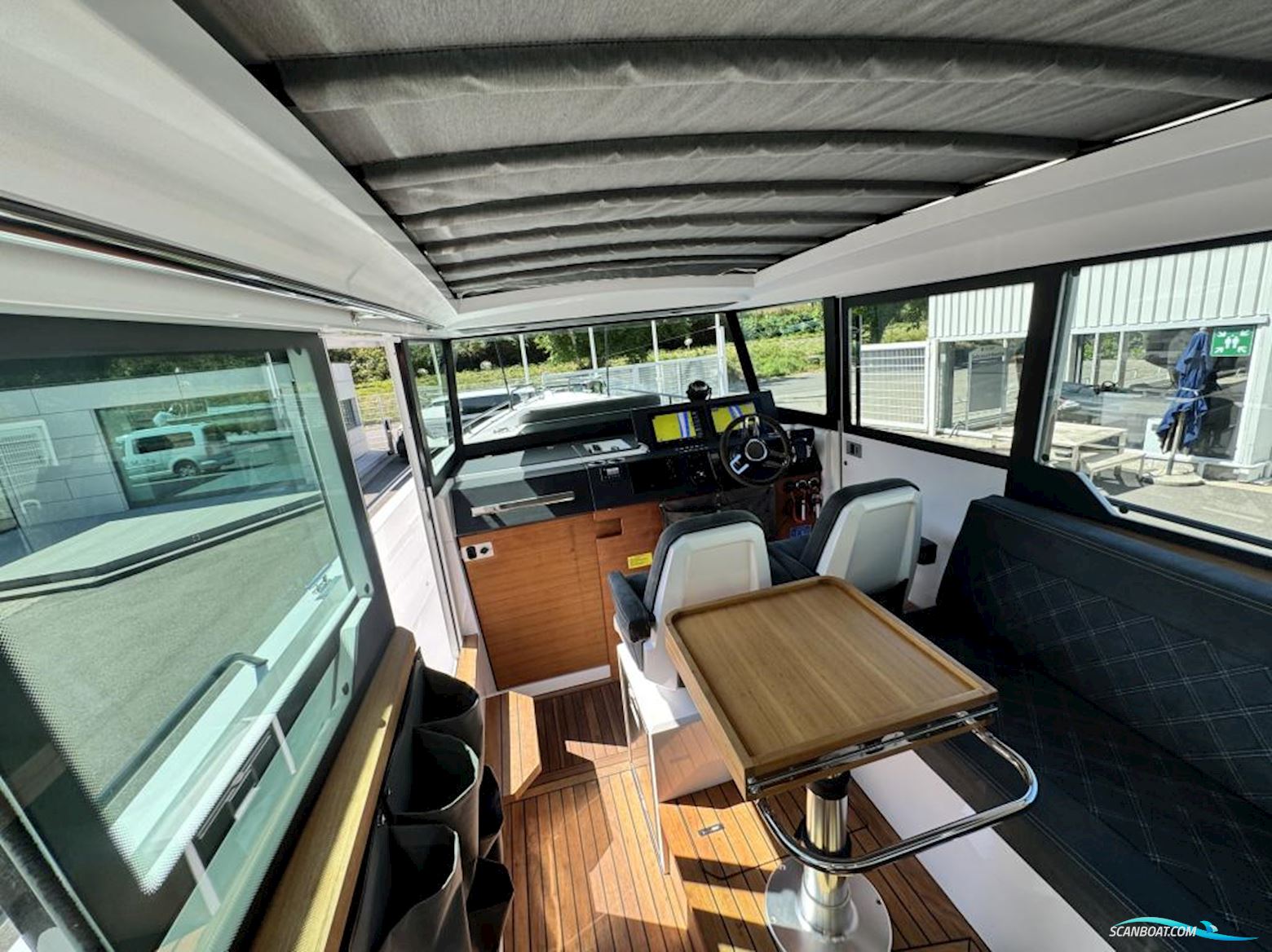 AXOPAR 37 Cross Cabin