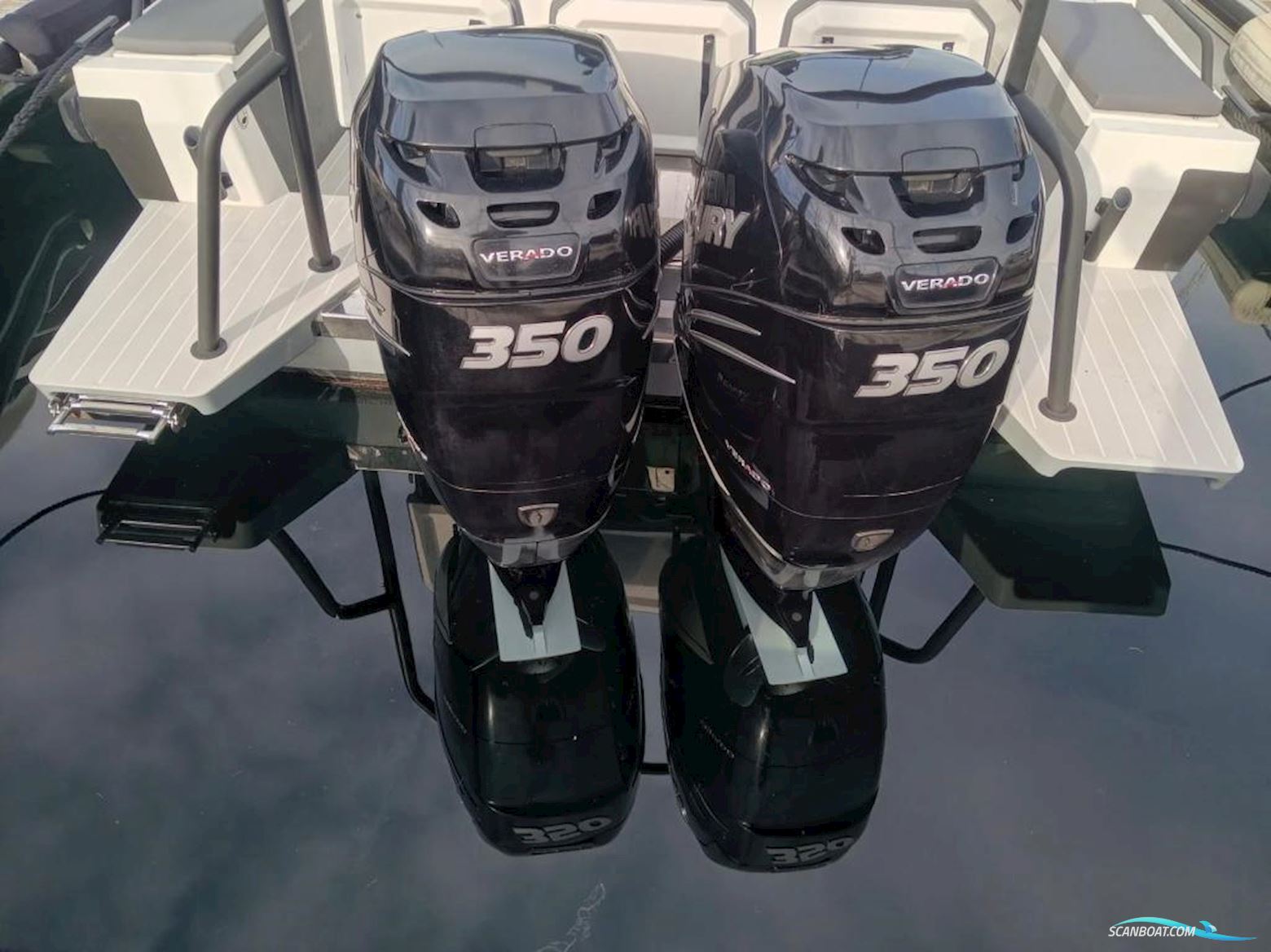 Axopar 37 Sports Cabin