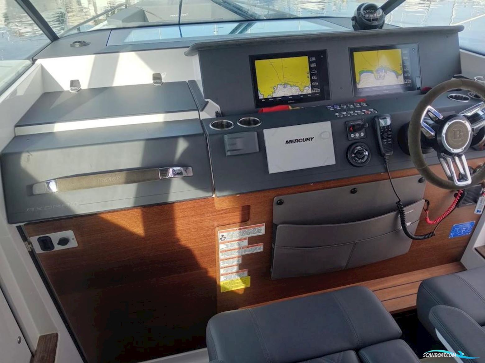 Axopar 37 Sports Cabin