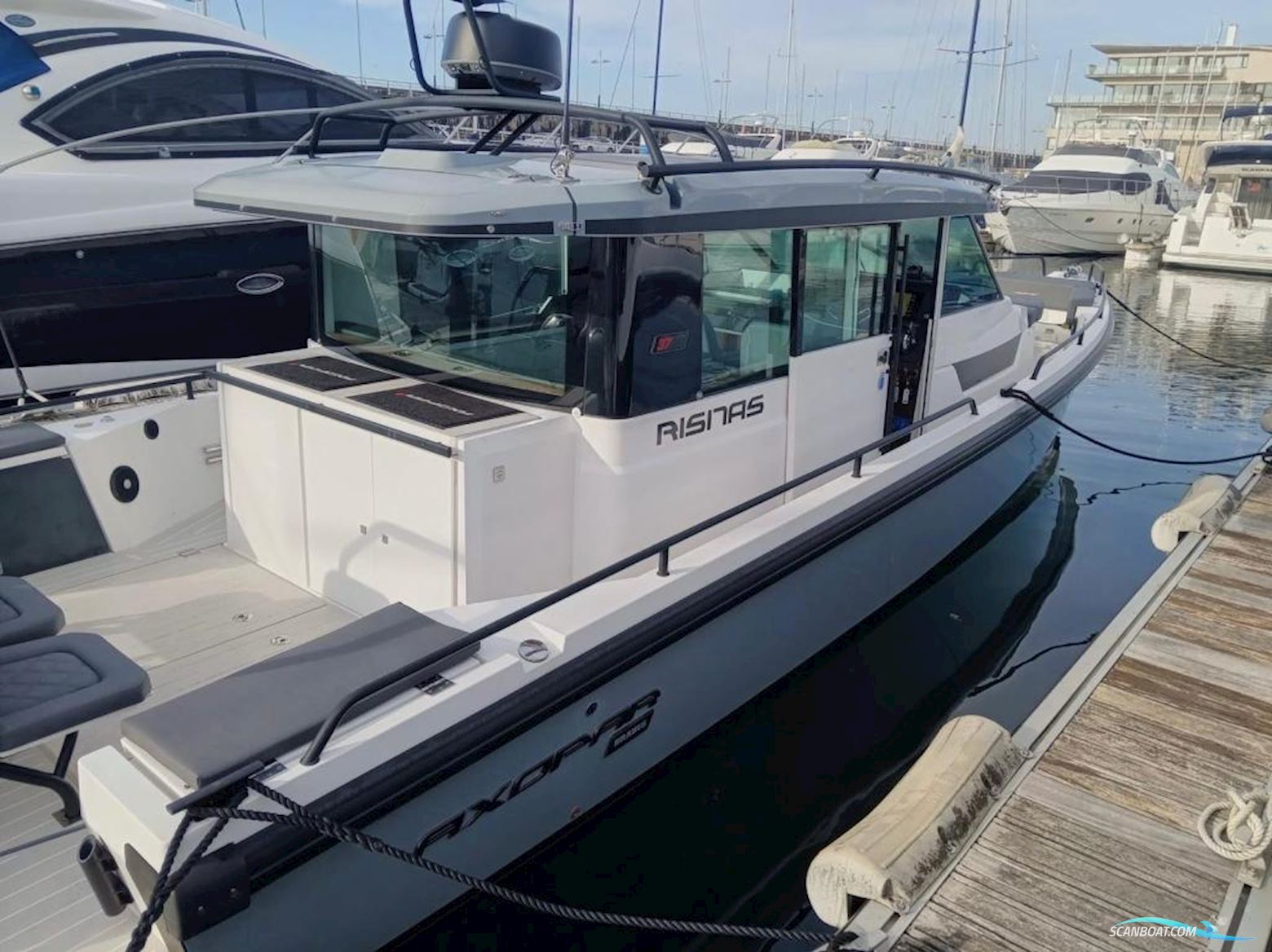 Axopar 37 Sports Cabin