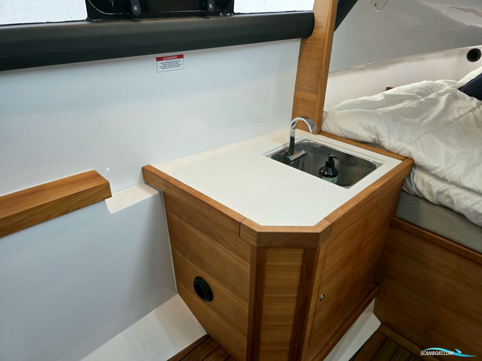 Axopar 37 XC Aft Cabin 2x300hk Mercury Verado XL