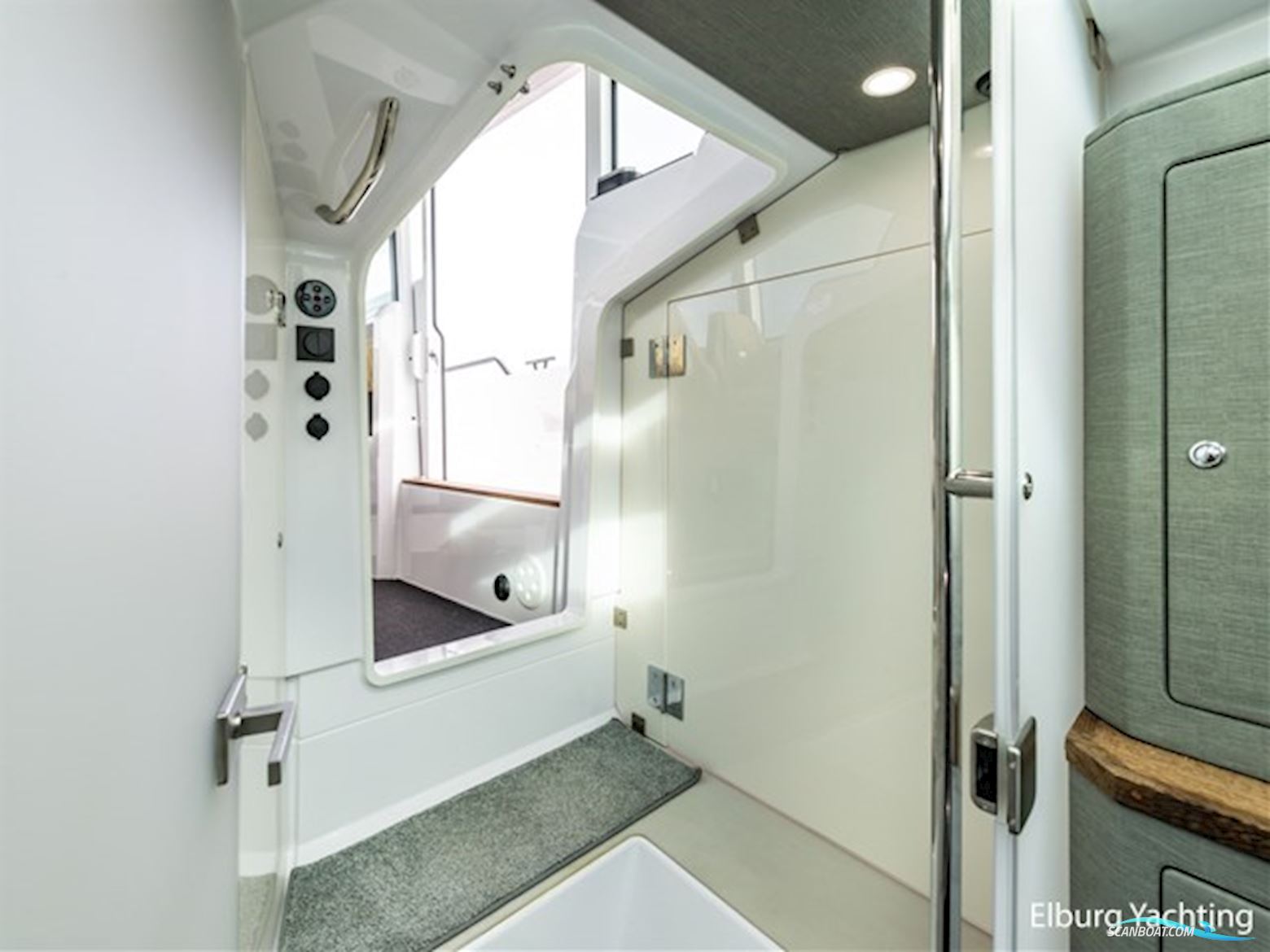 Axopar 37 XC Cross Cabin - Brabus