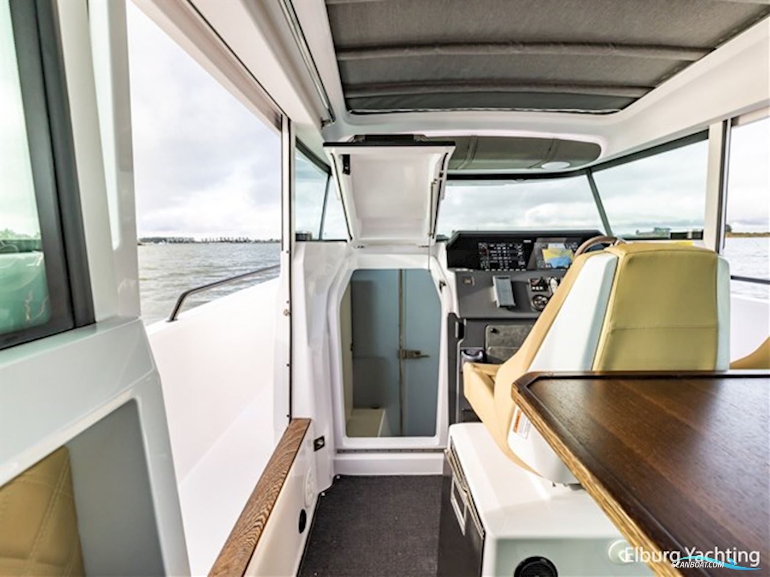 Axopar 37 XC Cross Cabin - Brabus